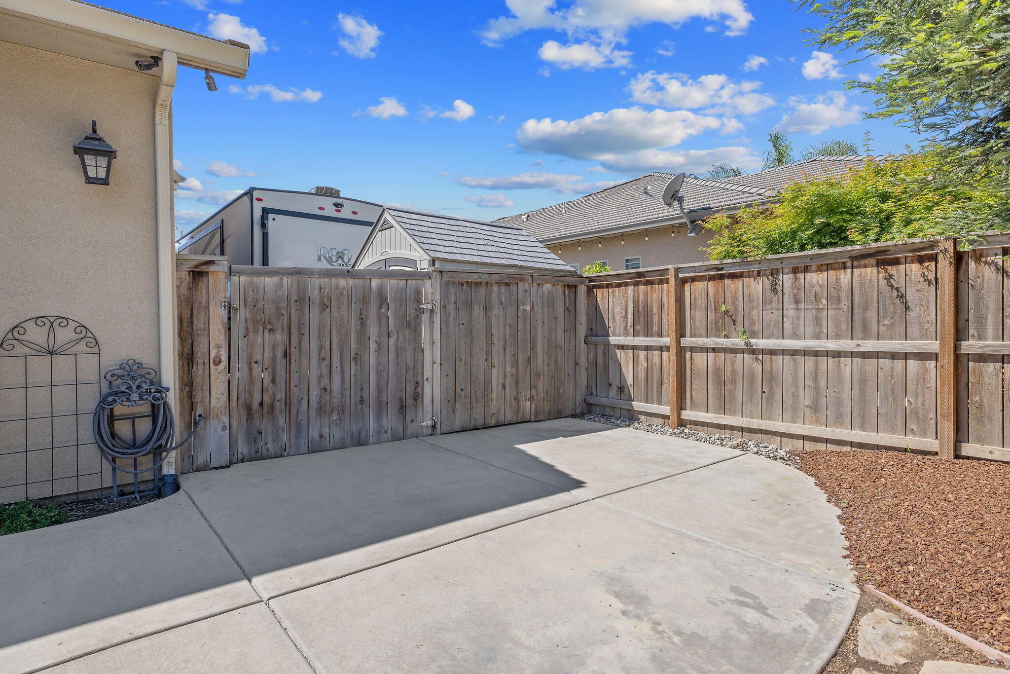 4020 W Lark, Visalia, CA 93291