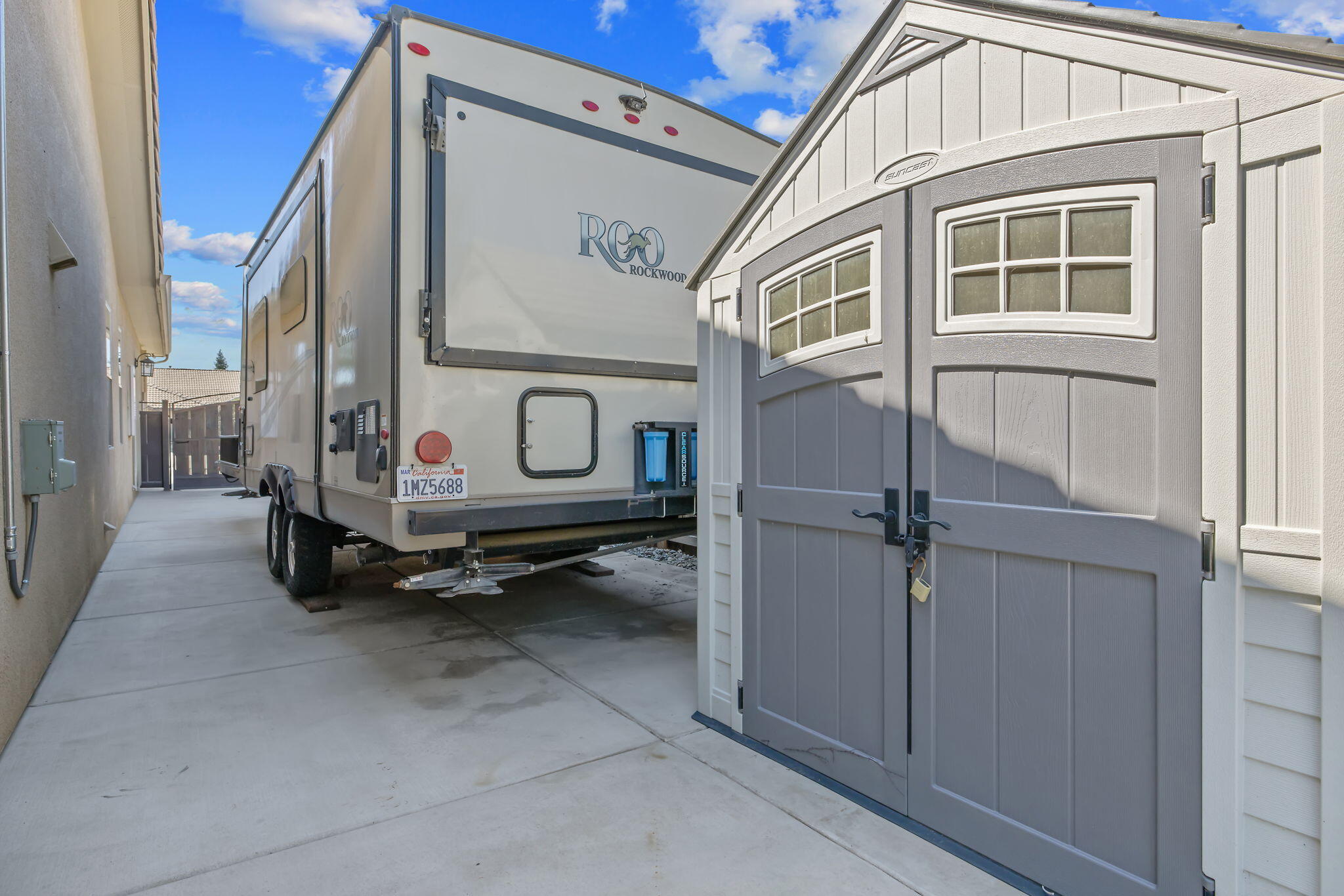 4020 W Lark, Visalia, CA 93291