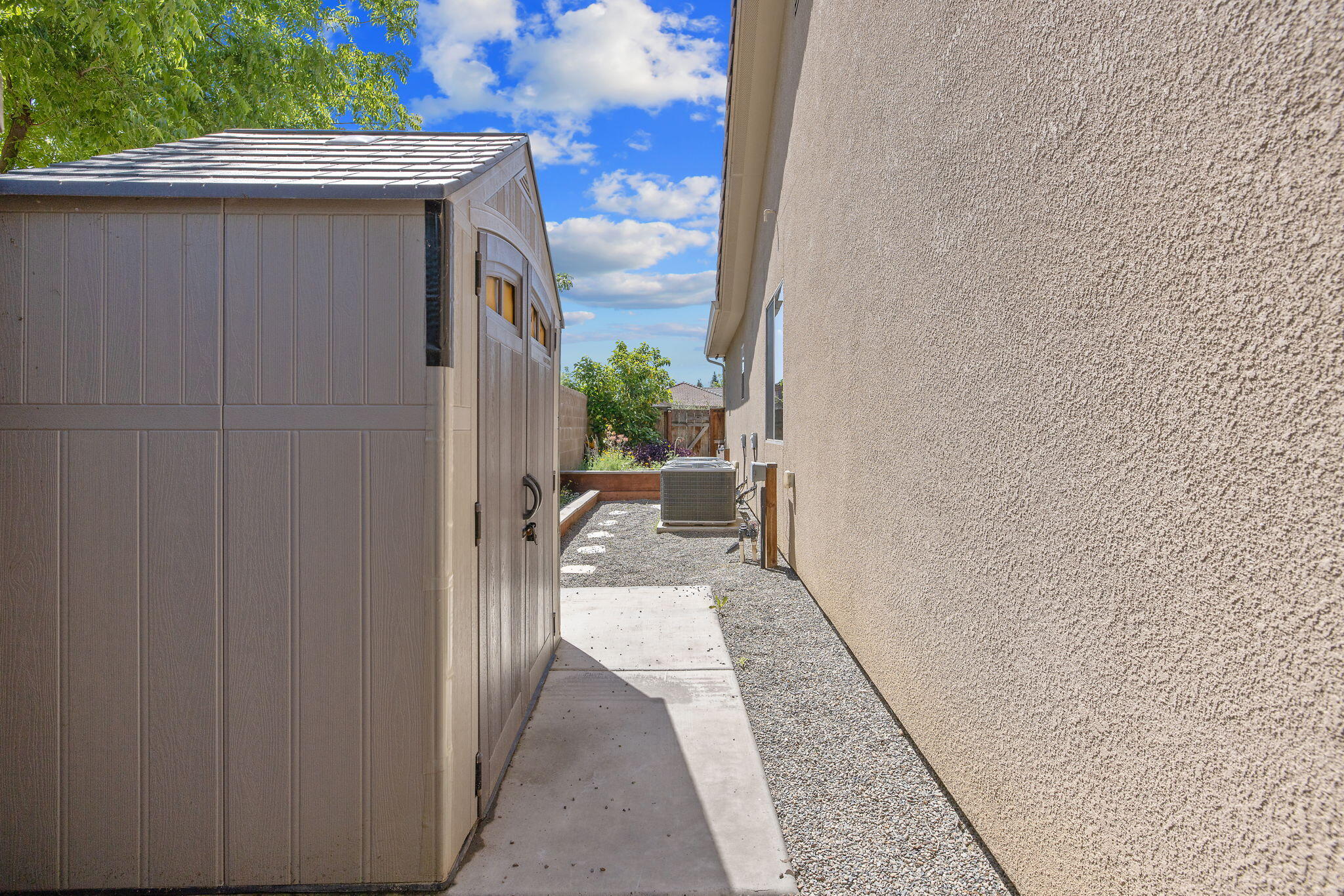 4020 W Lark, Visalia, CA 93291