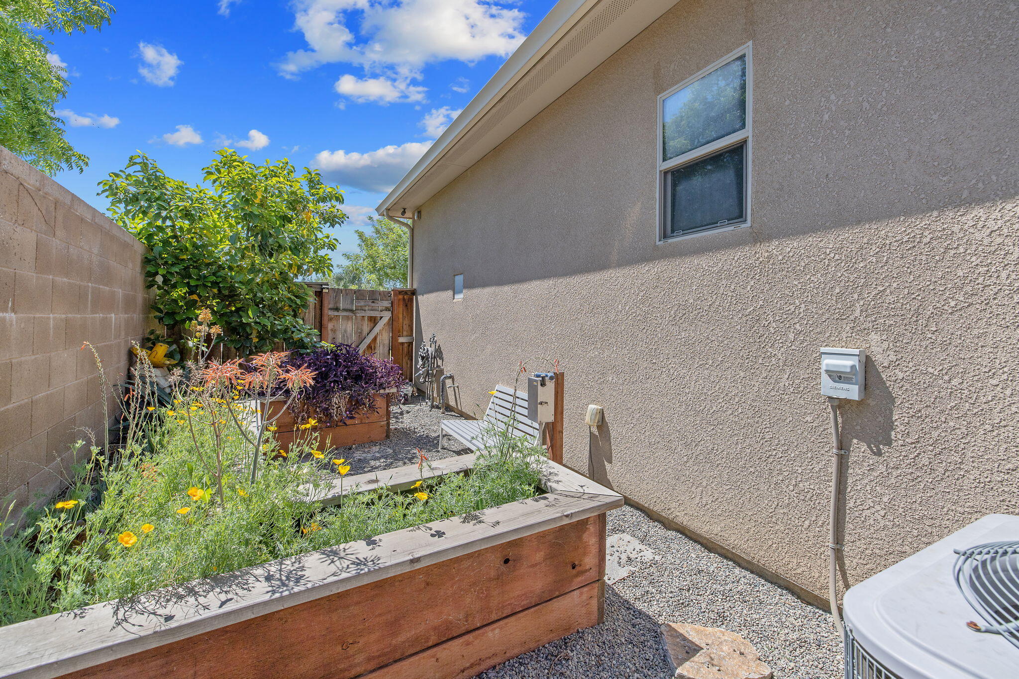 4020 W Lark, Visalia, CA 93291