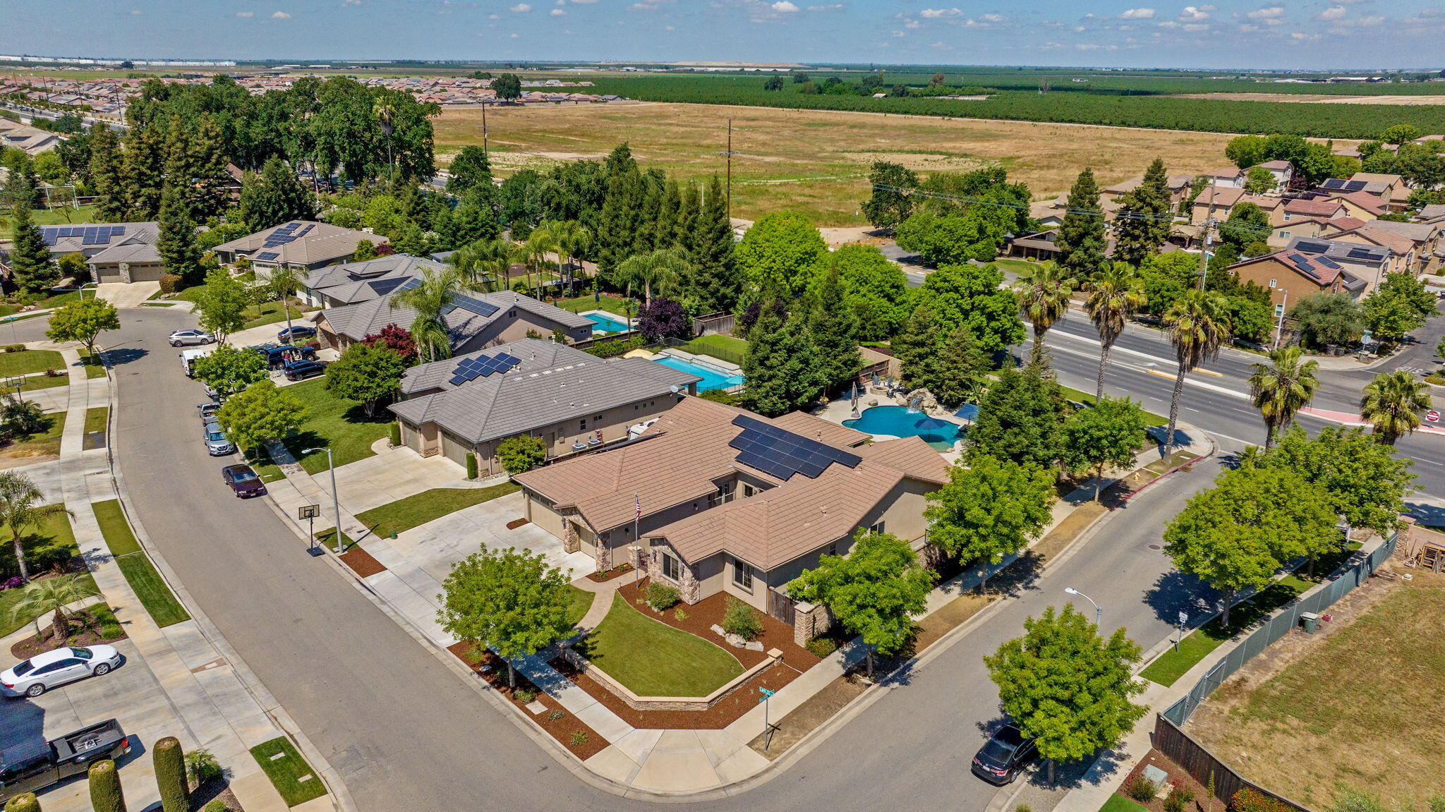 4020 W Lark, Visalia, CA 93291