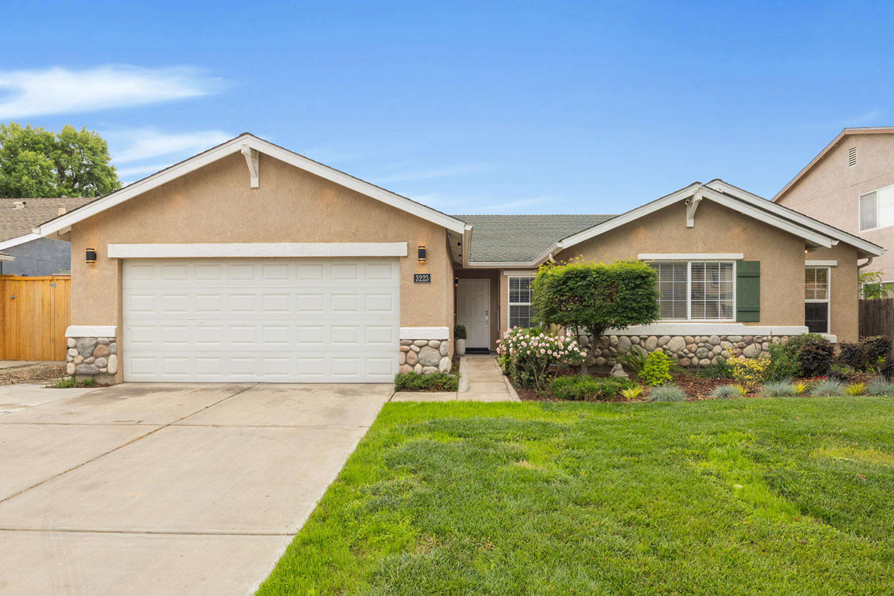 3223 W Sedona Ave, Visalia, CA 93291