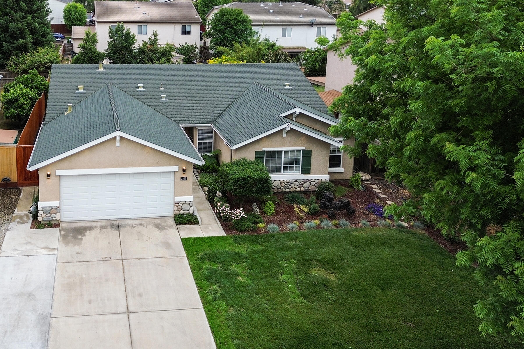 3223 W Sedona Ave, Visalia, CA 93291