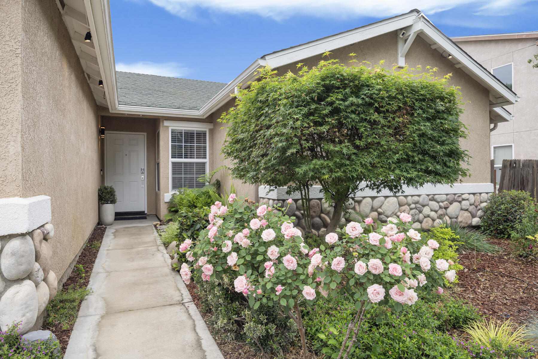 3223 W Sedona Ave, Visalia, CA 93291