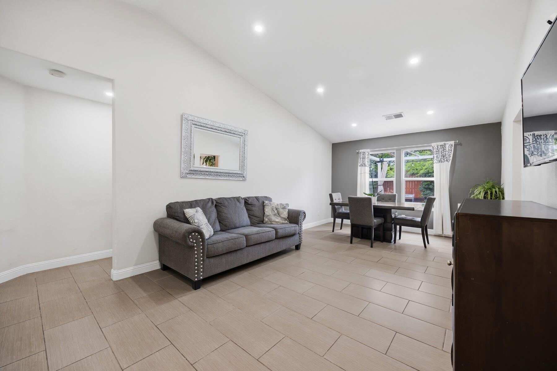 3223 W Sedona Ave, Visalia, CA 93291