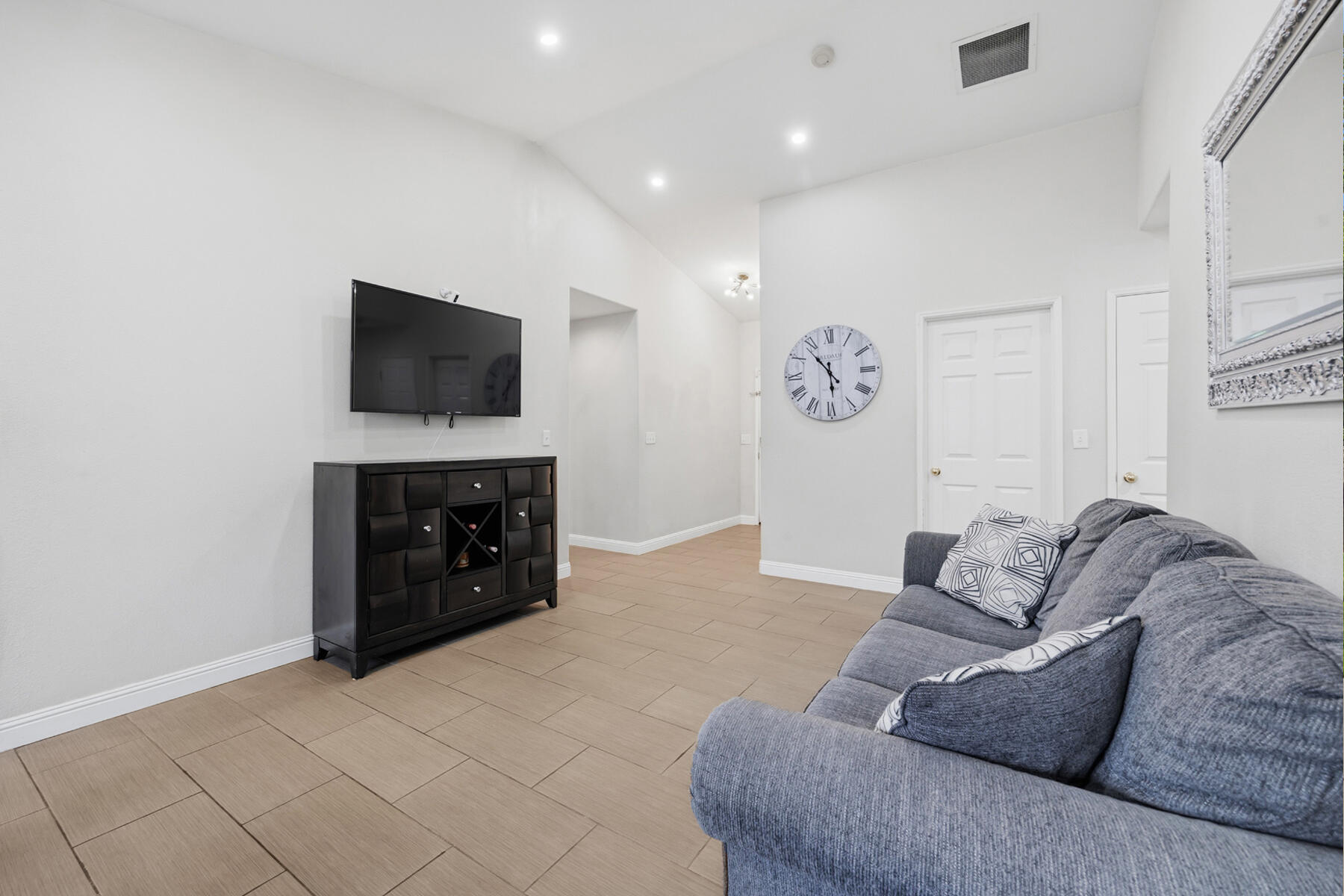 3223 W Sedona Ave, Visalia, CA 93291