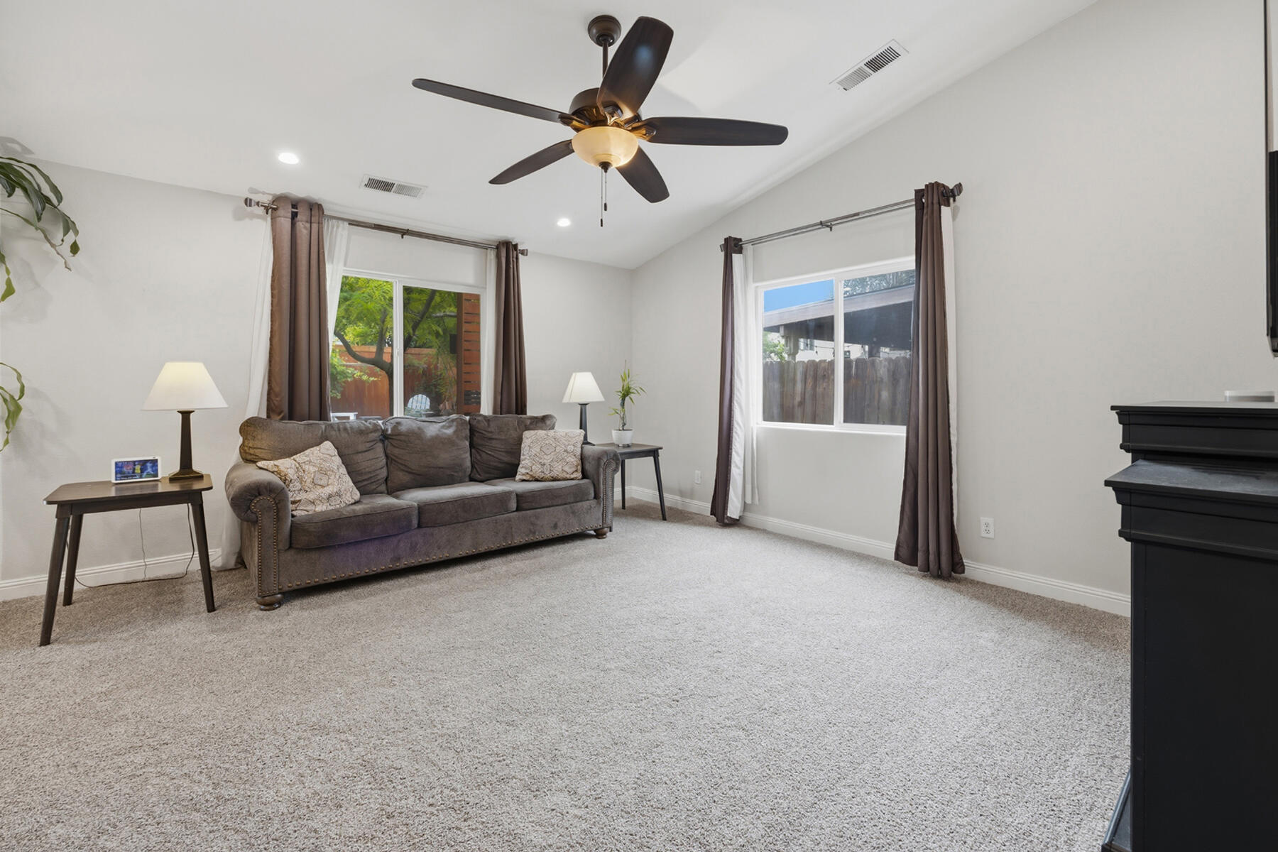 3223 W Sedona Ave, Visalia, CA 93291