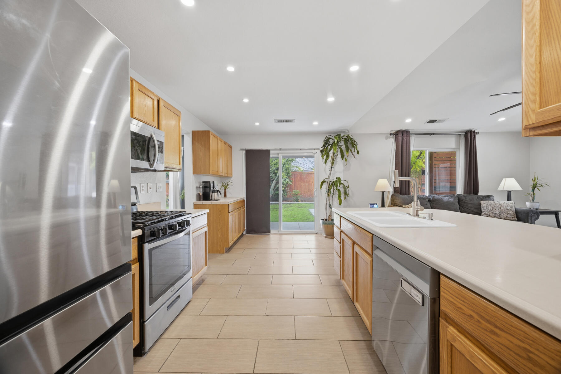 3223 W Sedona Ave, Visalia, CA 93291