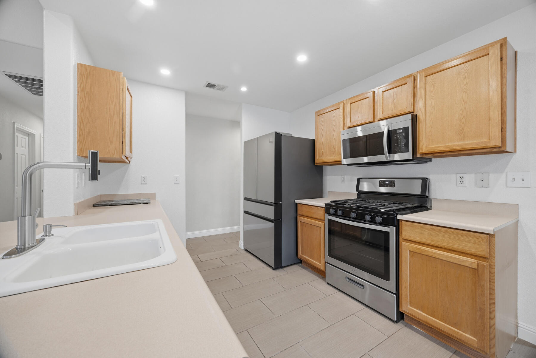 3223 W Sedona Ave, Visalia, CA 93291