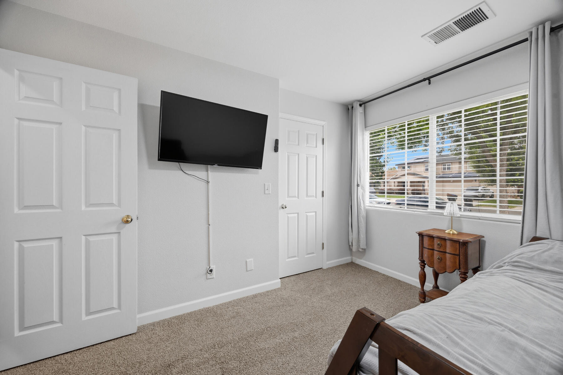 3223 W Sedona Ave, Visalia, CA 93291