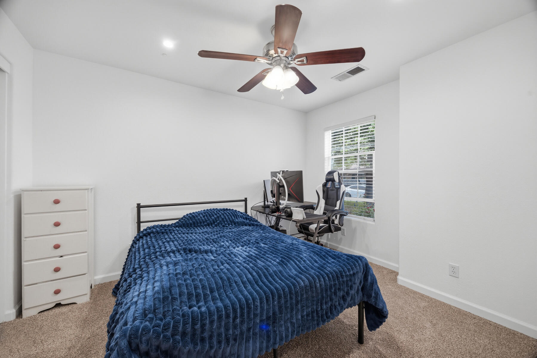 3223 W Sedona Ave, Visalia, CA 93291