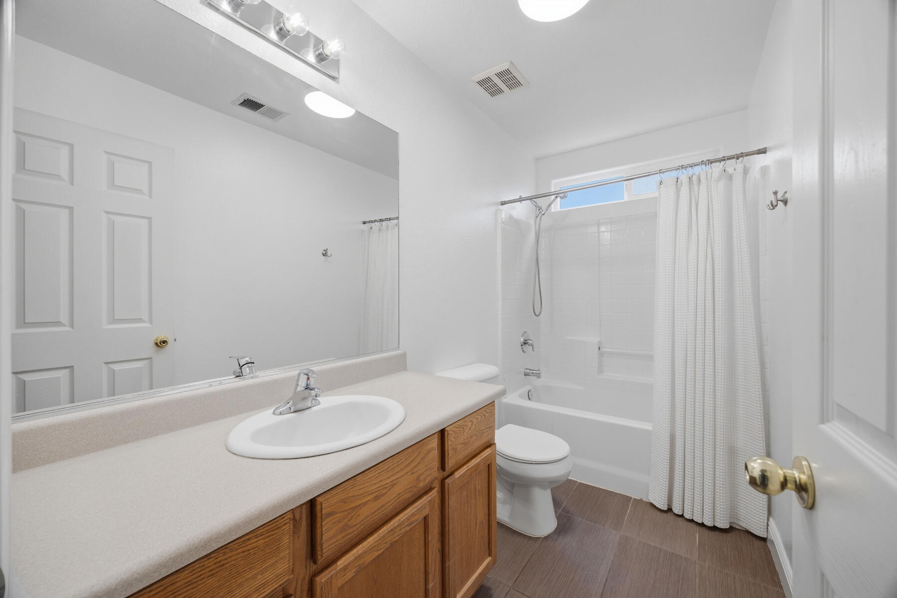 3223 W Sedona Ave, Visalia, CA 93291