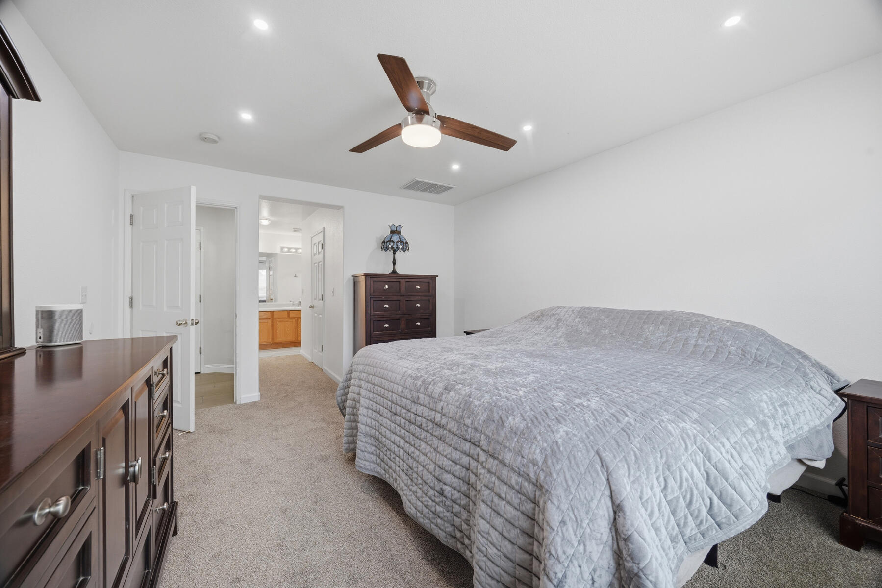 3223 W Sedona Ave, Visalia, CA 93291