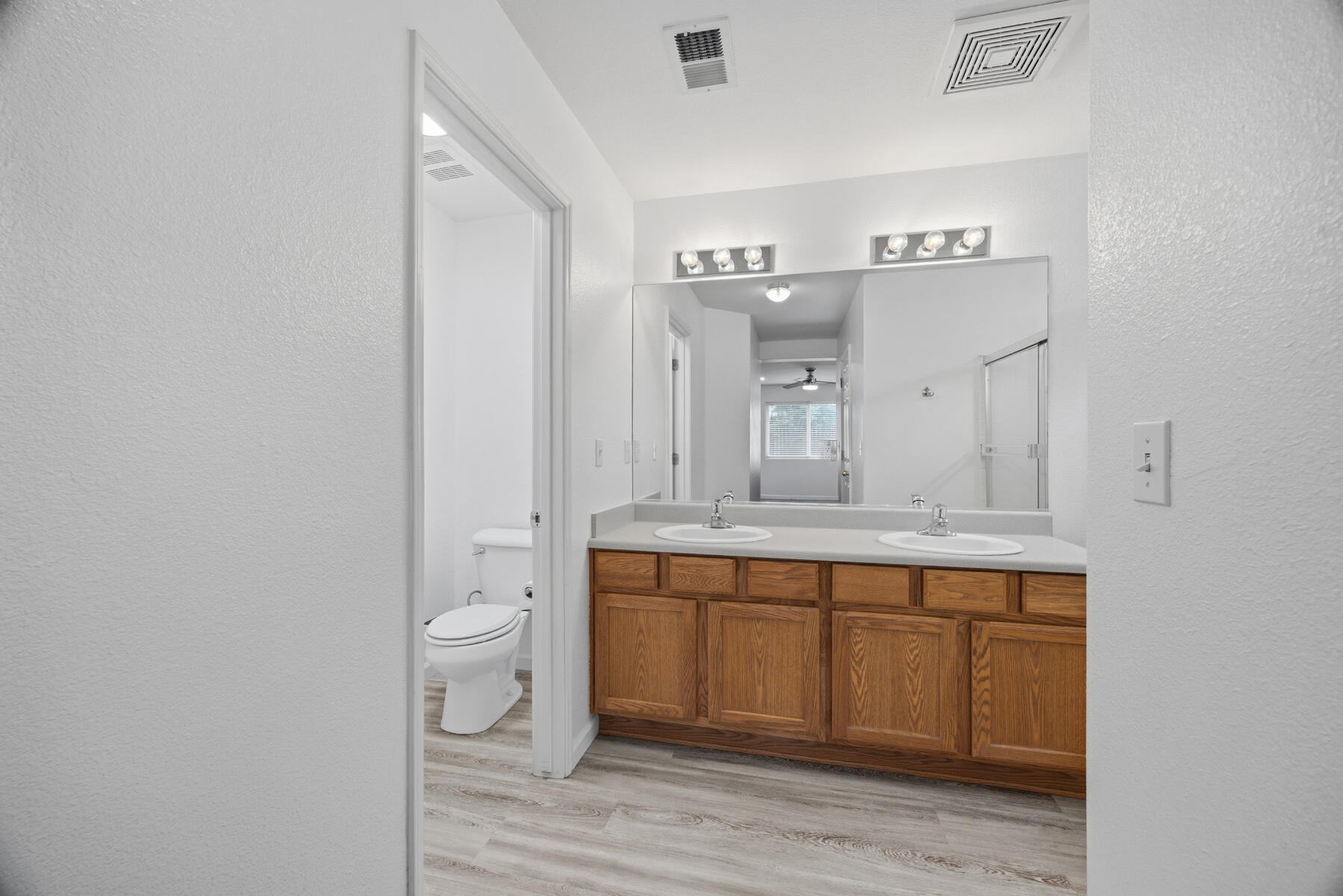 3223 W Sedona Ave, Visalia, CA 93291