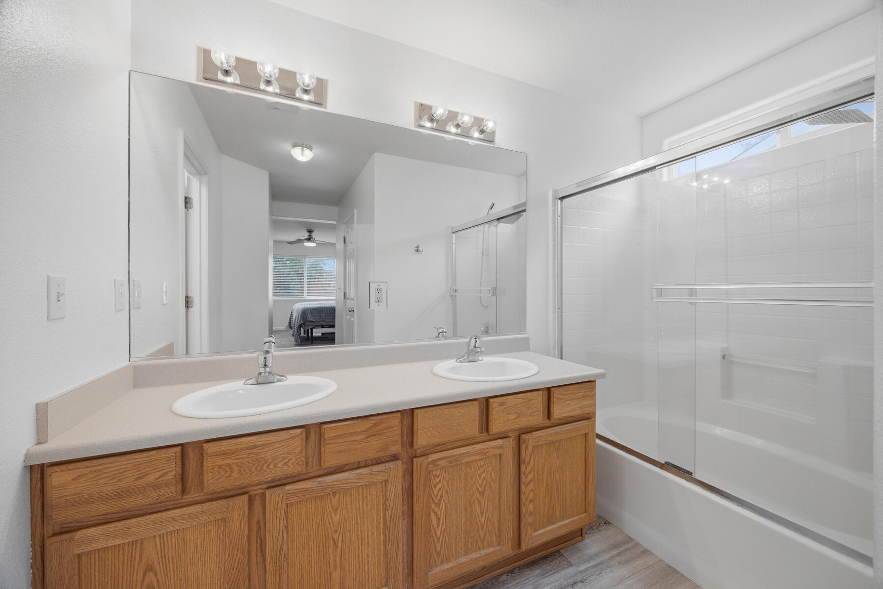 3223 W Sedona Ave, Visalia, CA 93291