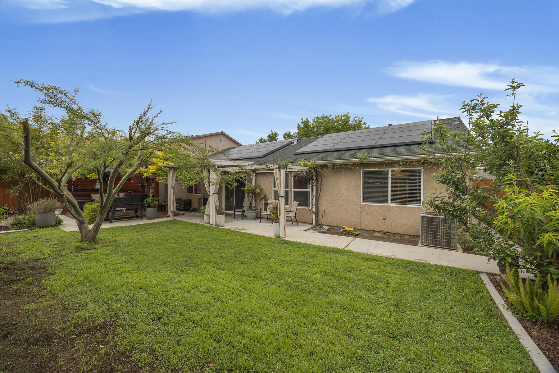 3223 W Sedona Ave, Visalia, CA 93291