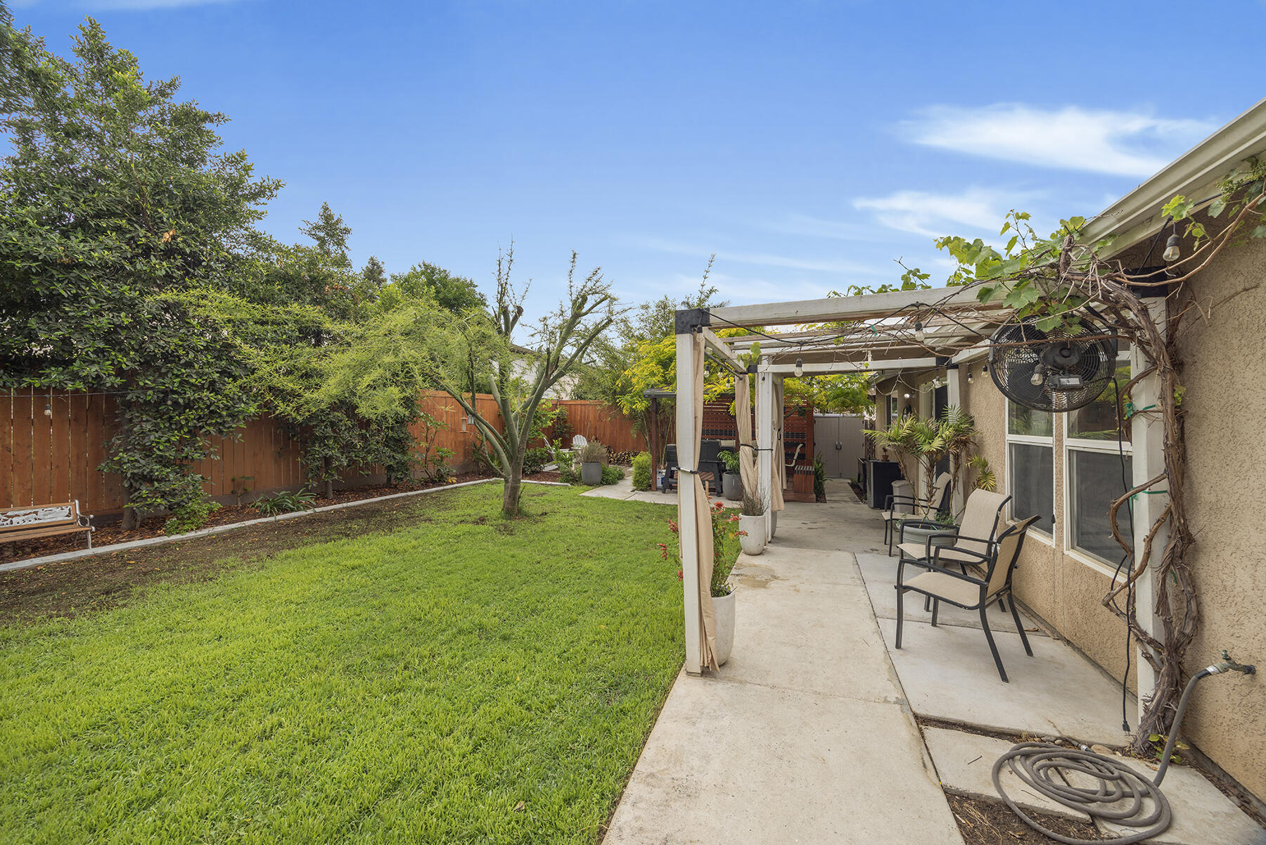 3223 W Sedona Ave, Visalia, CA 93291