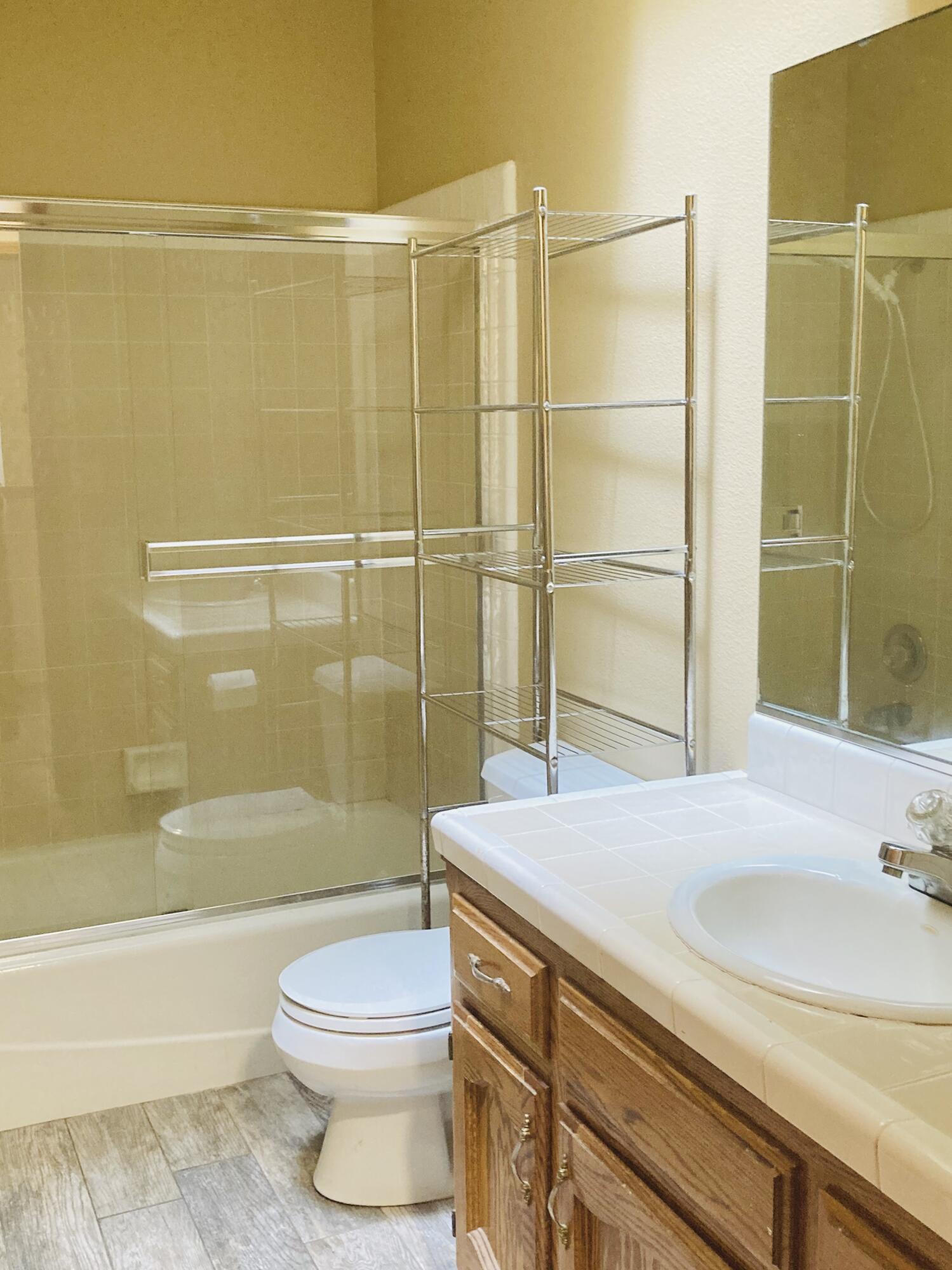 5948 W Crowley Ave, Visalia, CA 93291