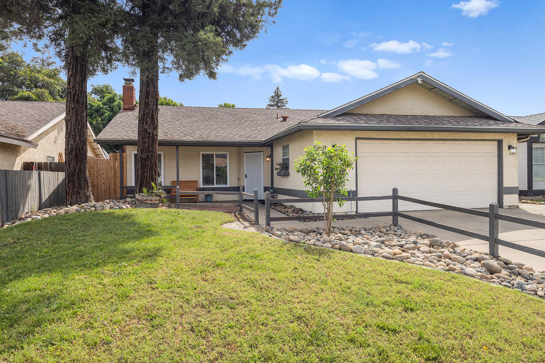 1136 N Atwood St, Visalia, CA 93291