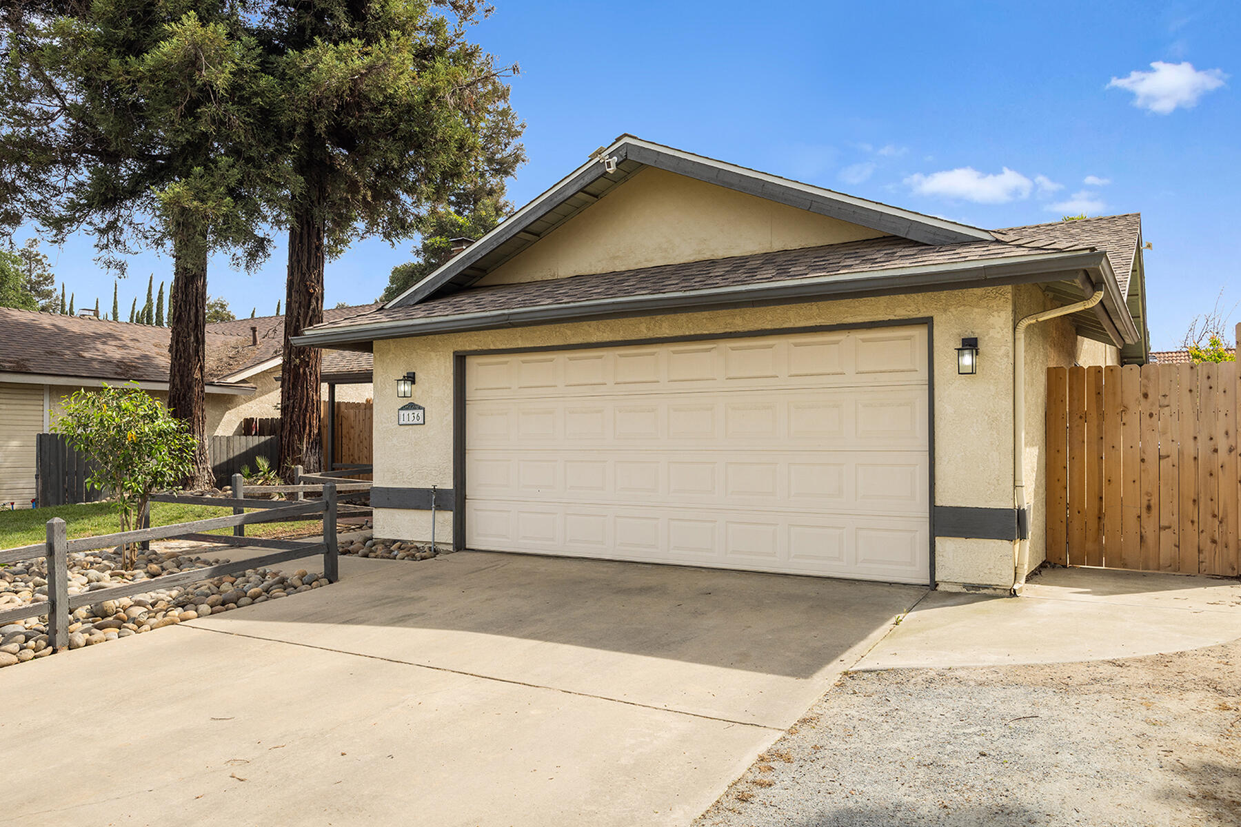 1136 N Atwood St, Visalia, CA 93291