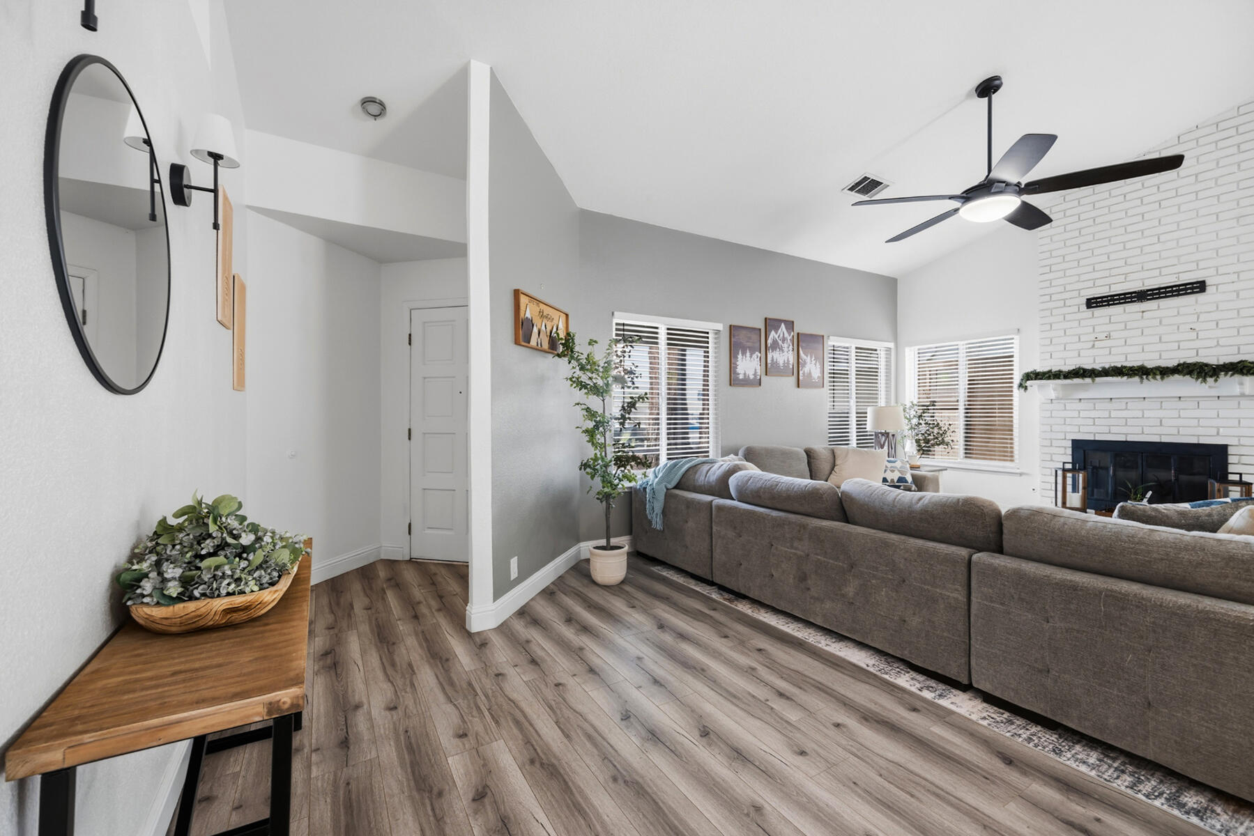 1136 N Atwood St, Visalia, CA 93291