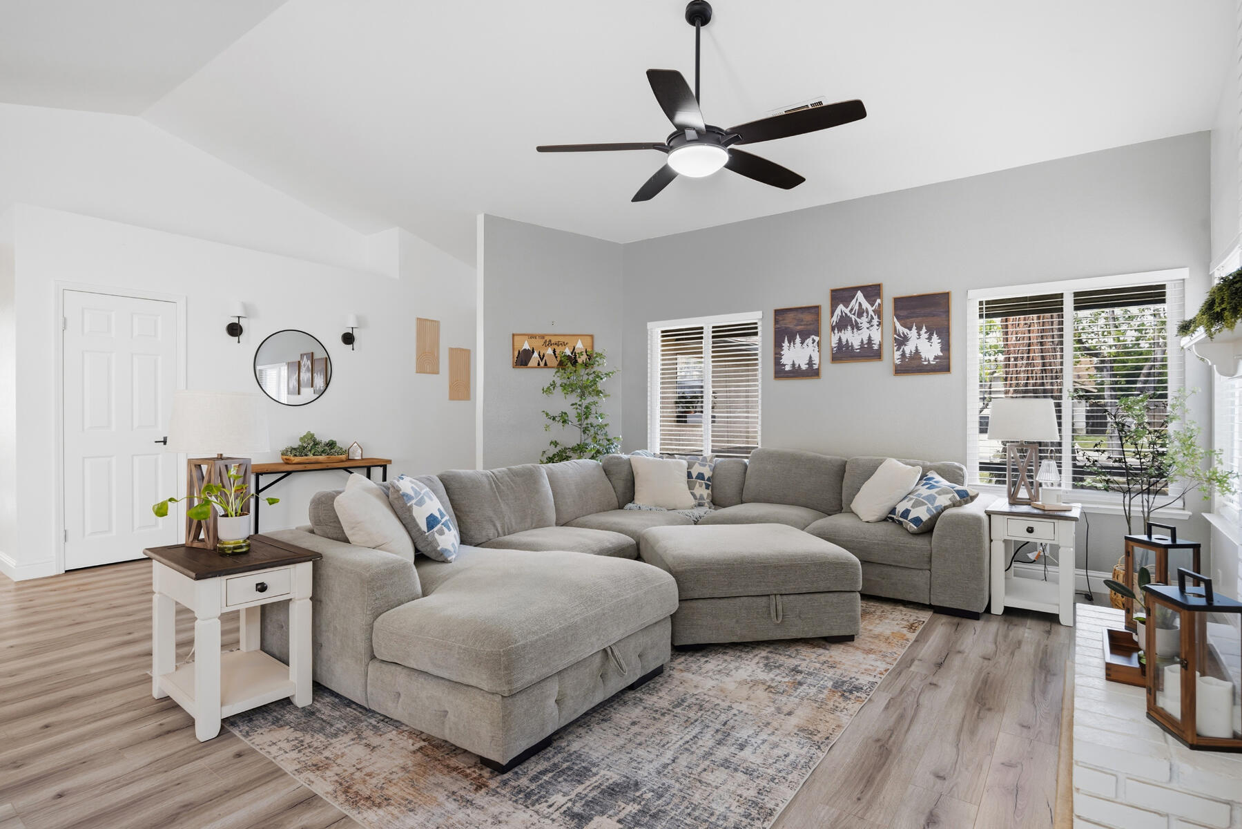 1136 N Atwood St, Visalia, CA 93291