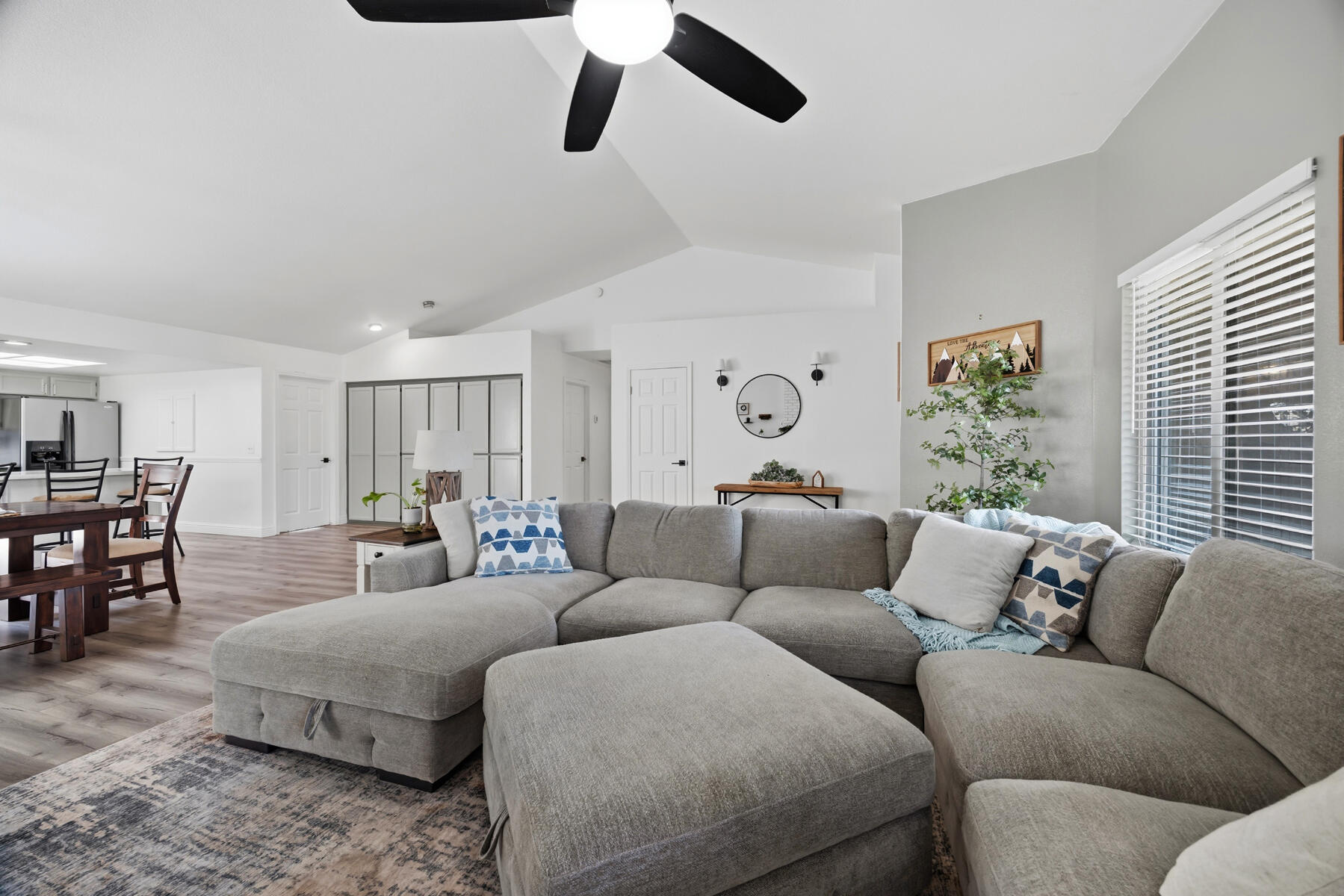 1136 N Atwood St, Visalia, CA 93291