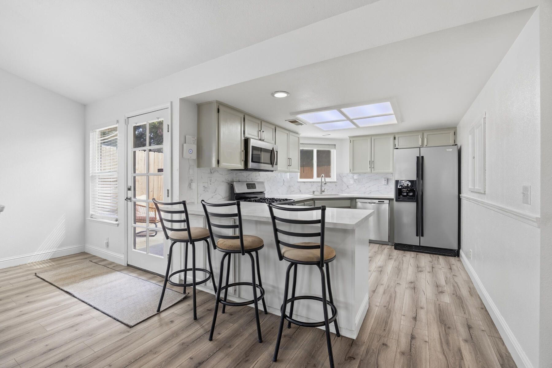 1136 N Atwood St, Visalia, CA 93291