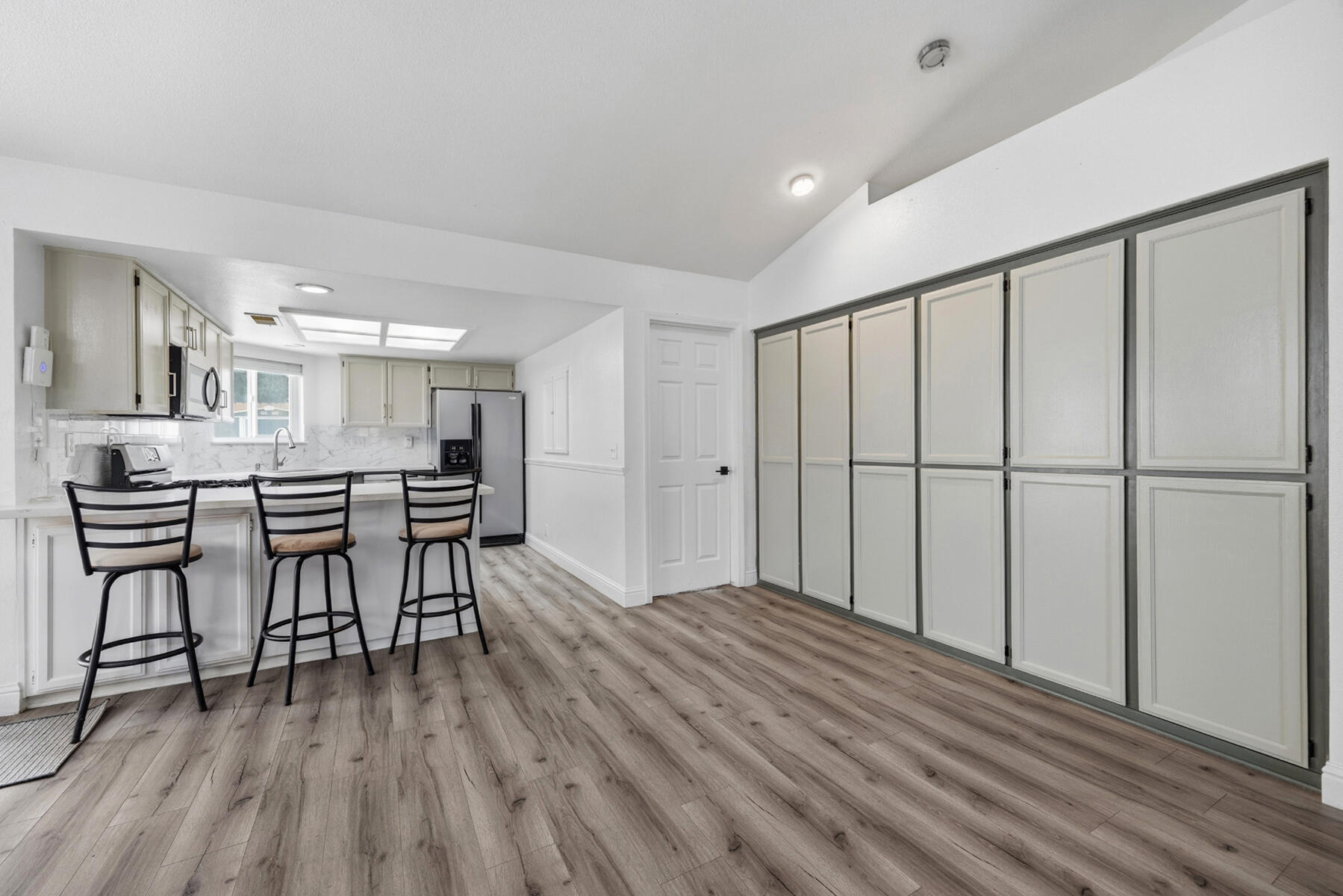 1136 N Atwood St, Visalia, CA 93291