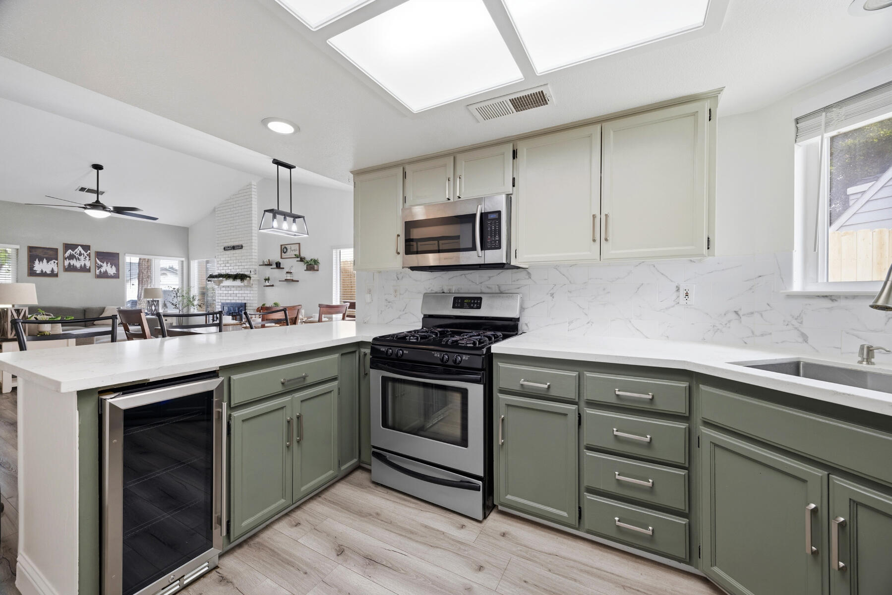 1136 N Atwood St, Visalia, CA 93291