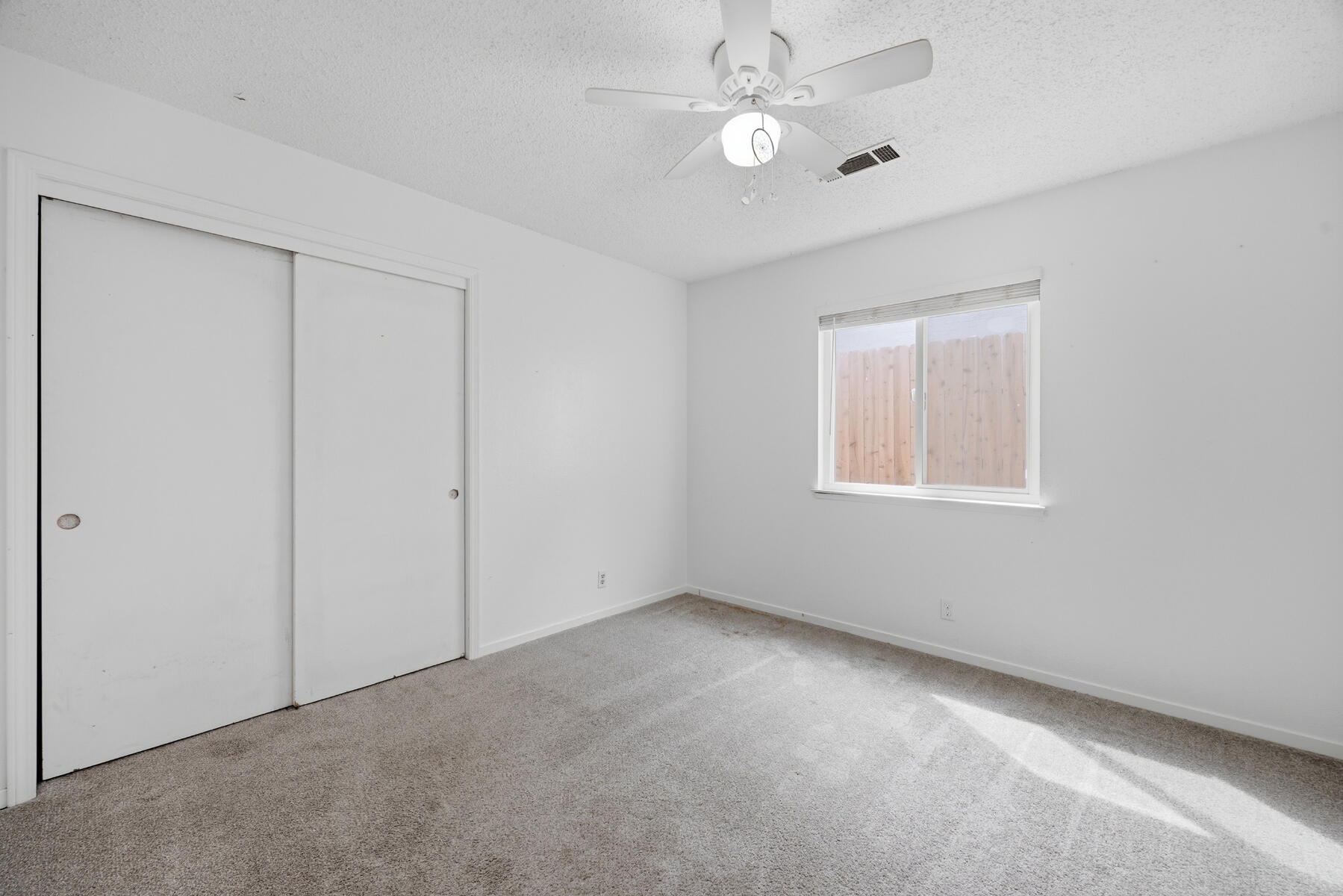 1136 N Atwood St, Visalia, CA 93291