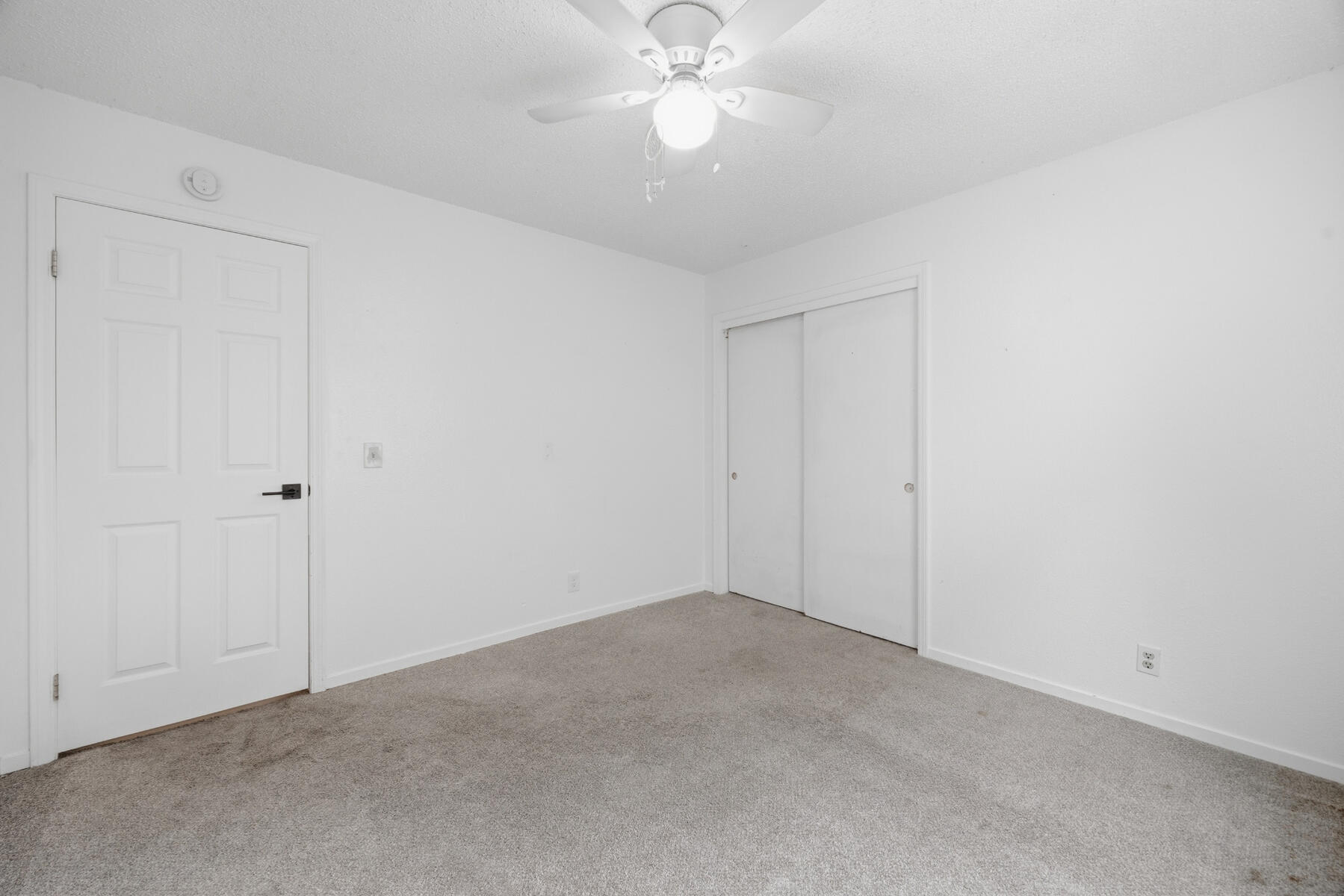 1136 N Atwood St, Visalia, CA 93291