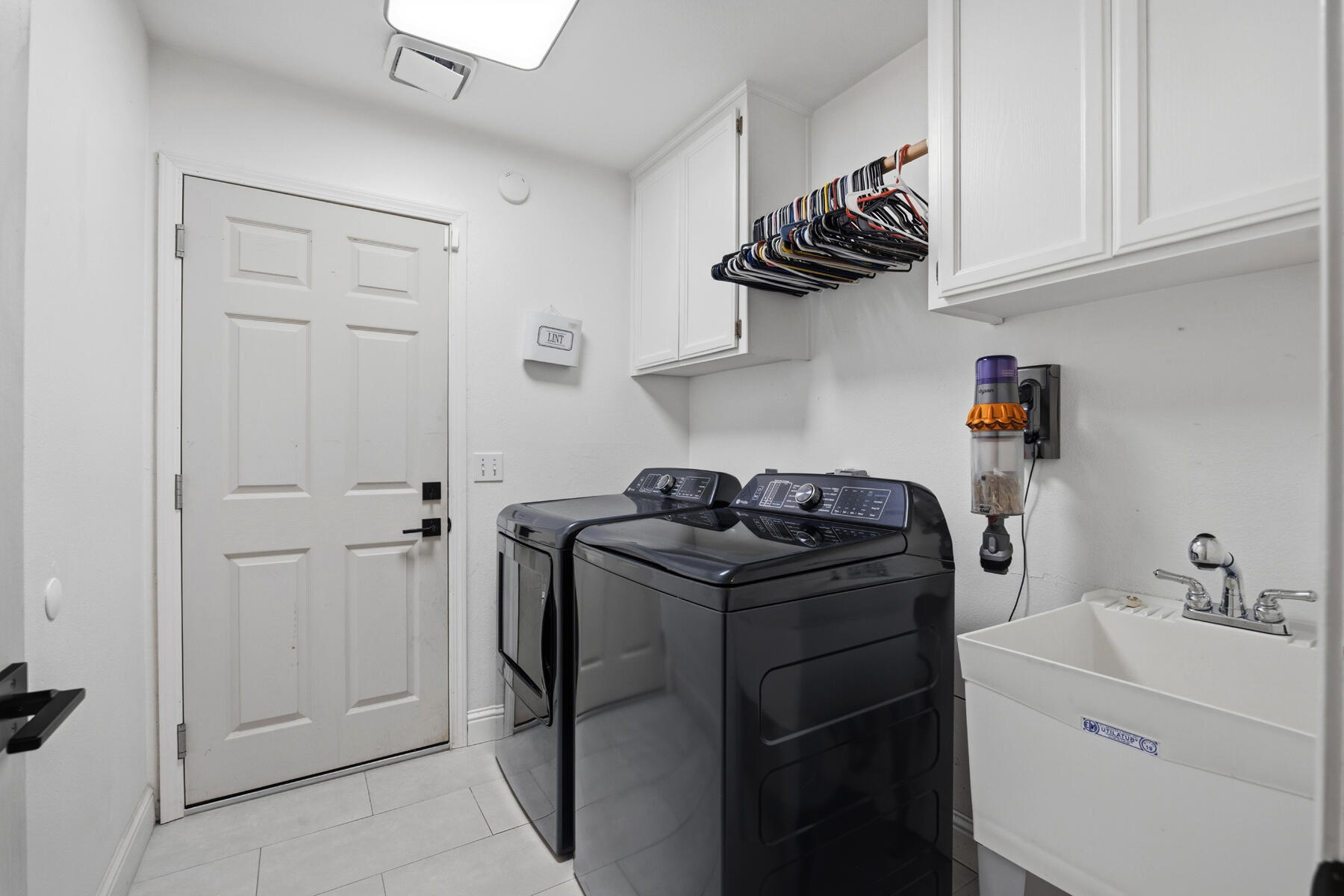 1136 N Atwood St, Visalia, CA 93291