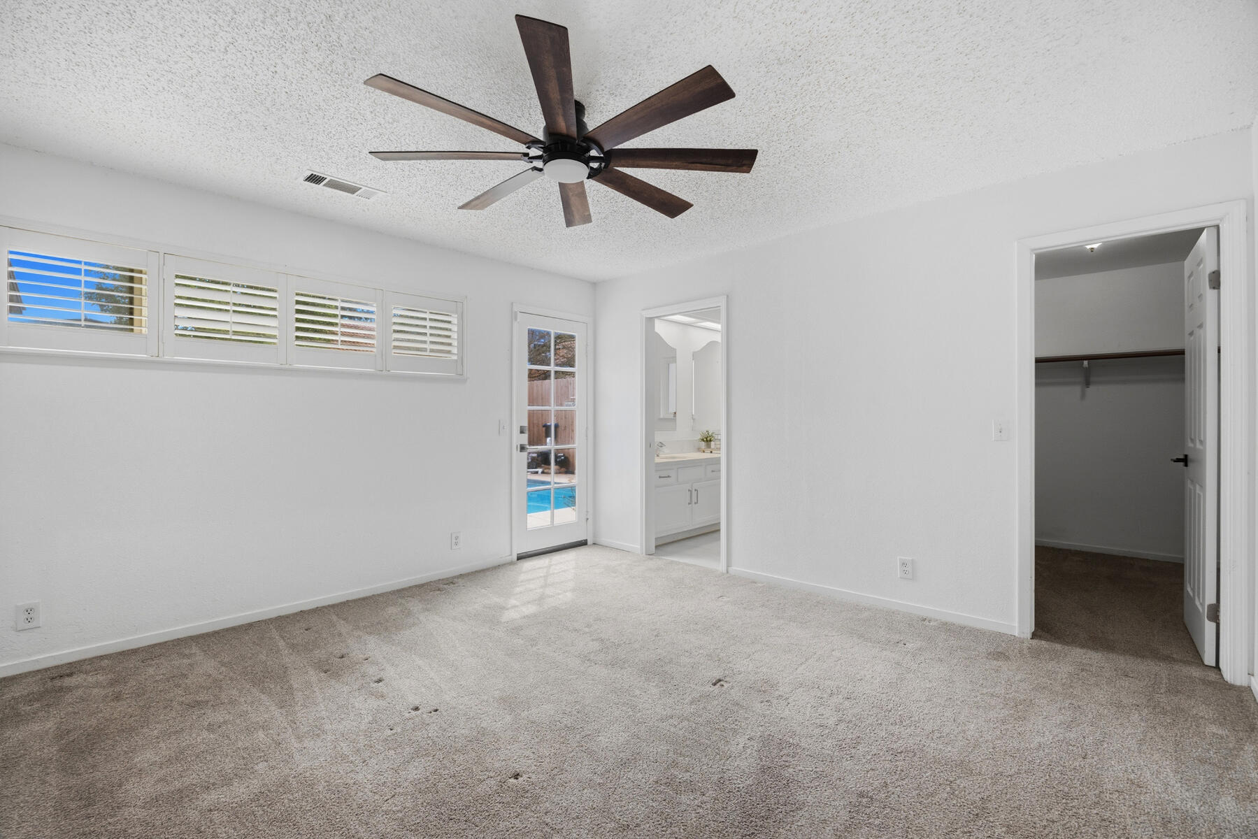 1136 N Atwood St, Visalia, CA 93291