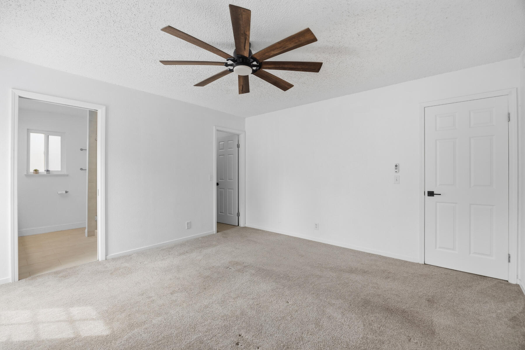 1136 N Atwood St, Visalia, CA 93291