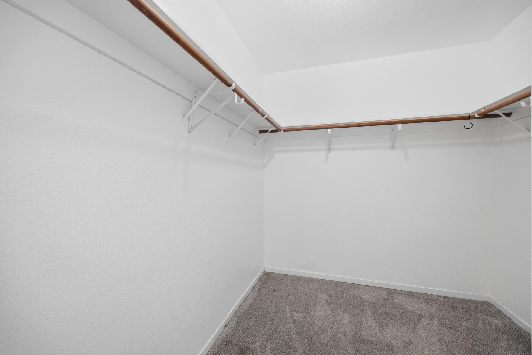 1136 N Atwood St, Visalia, CA 93291