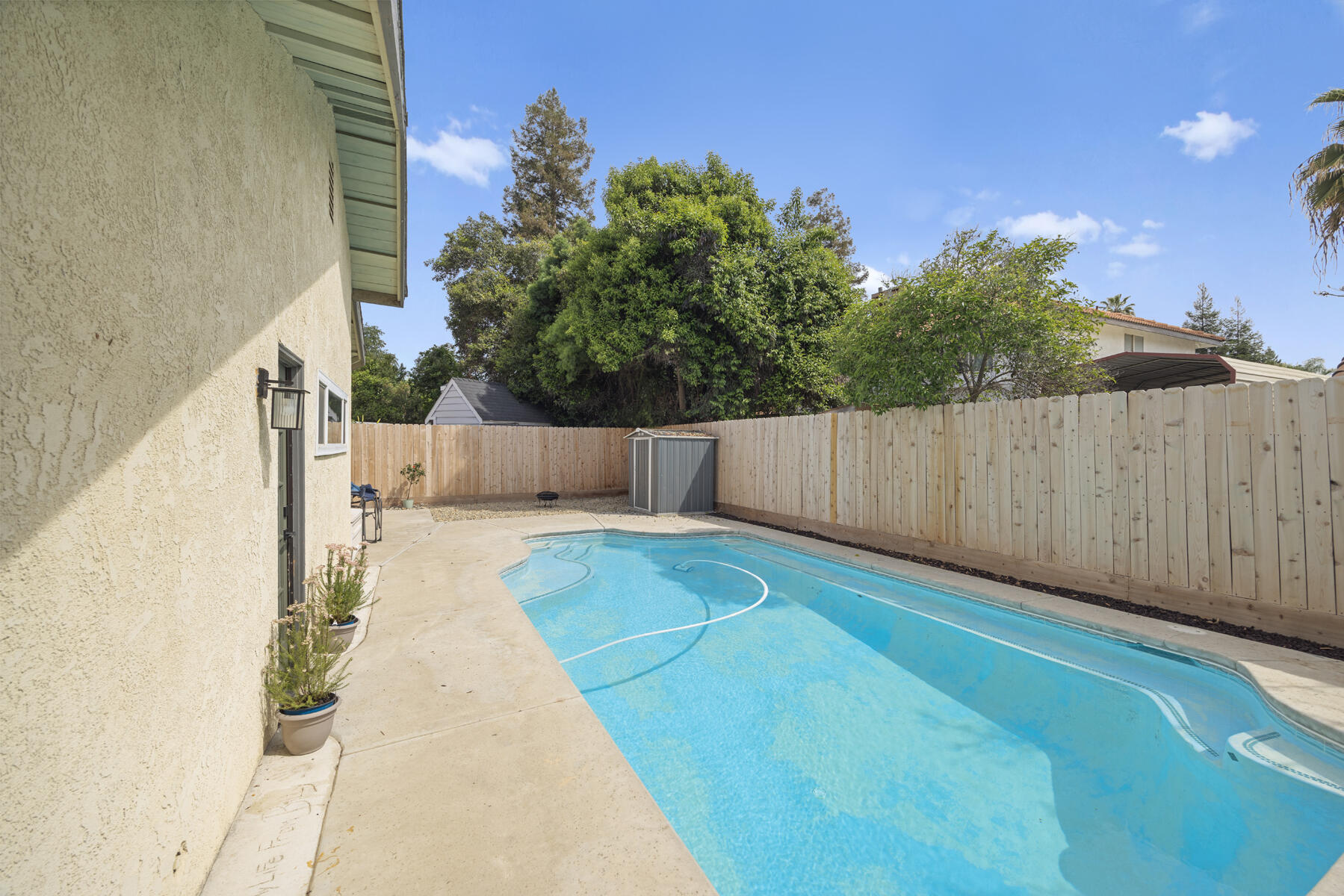 1136 N Atwood St, Visalia, CA 93291