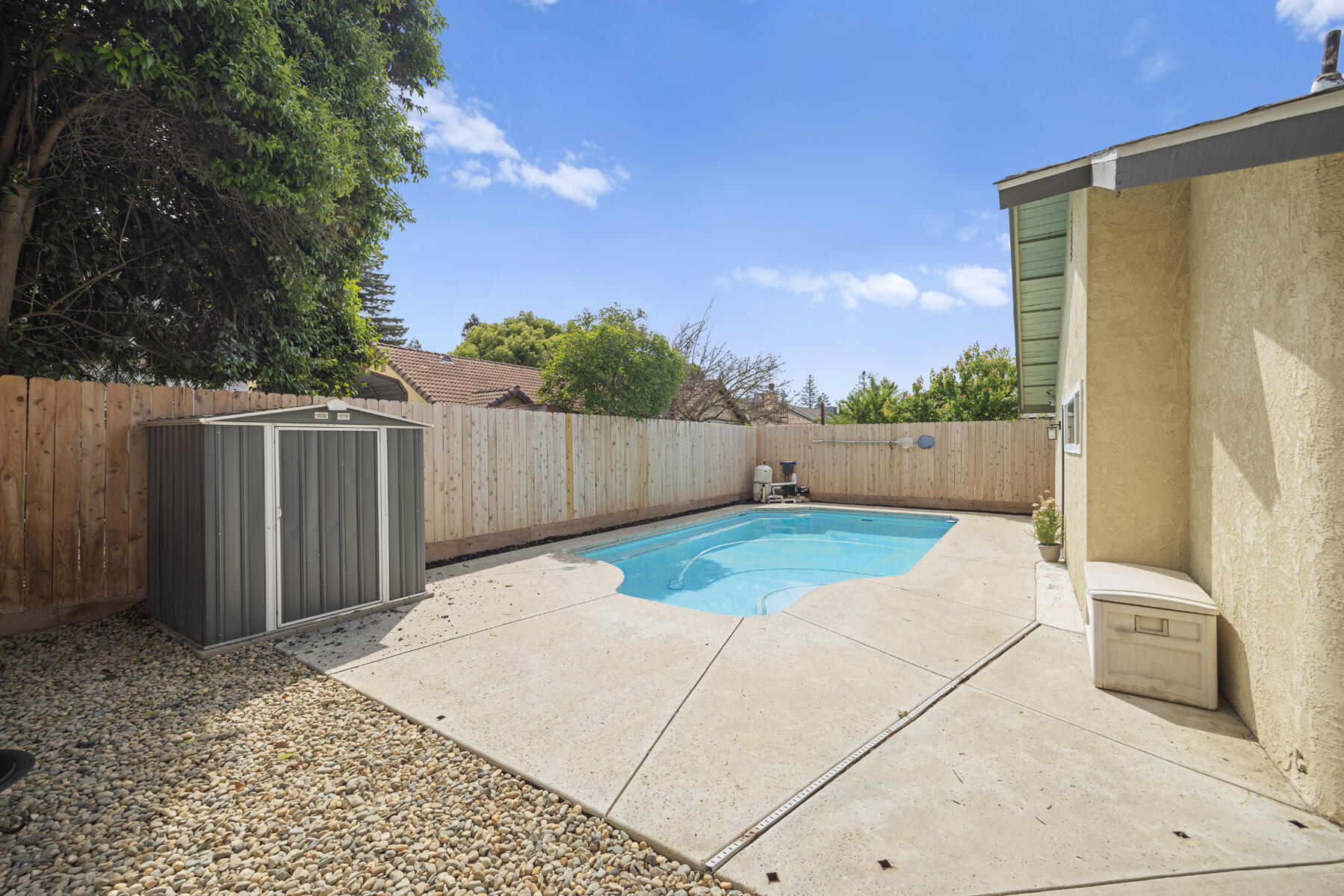 1136 N Atwood St, Visalia, CA 93291