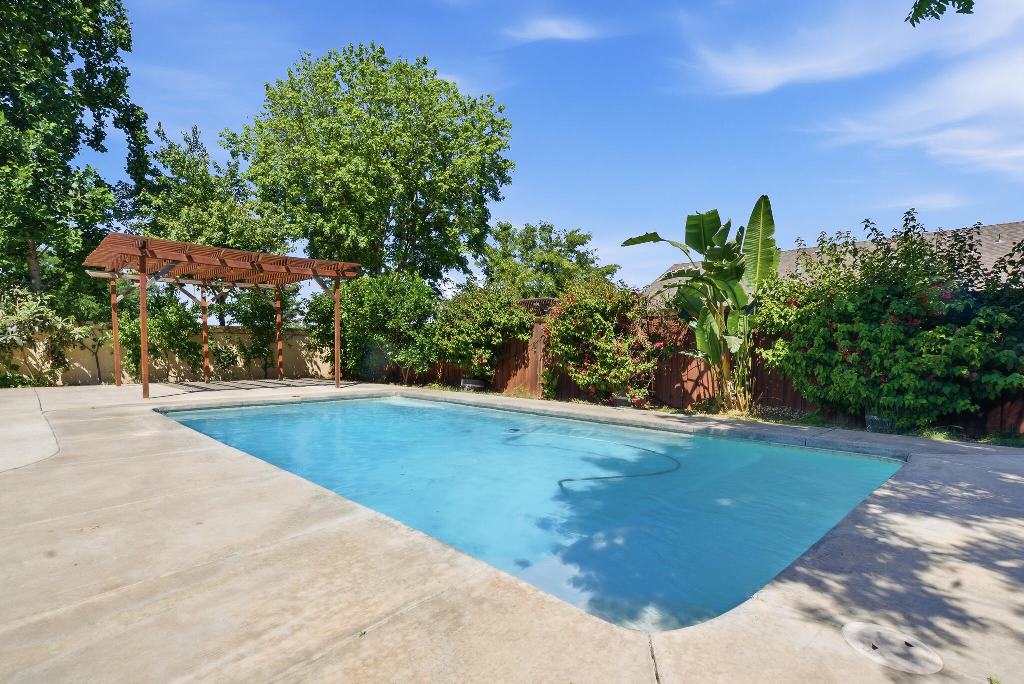 5240 W Wren Ct, Visalia, CA 93291