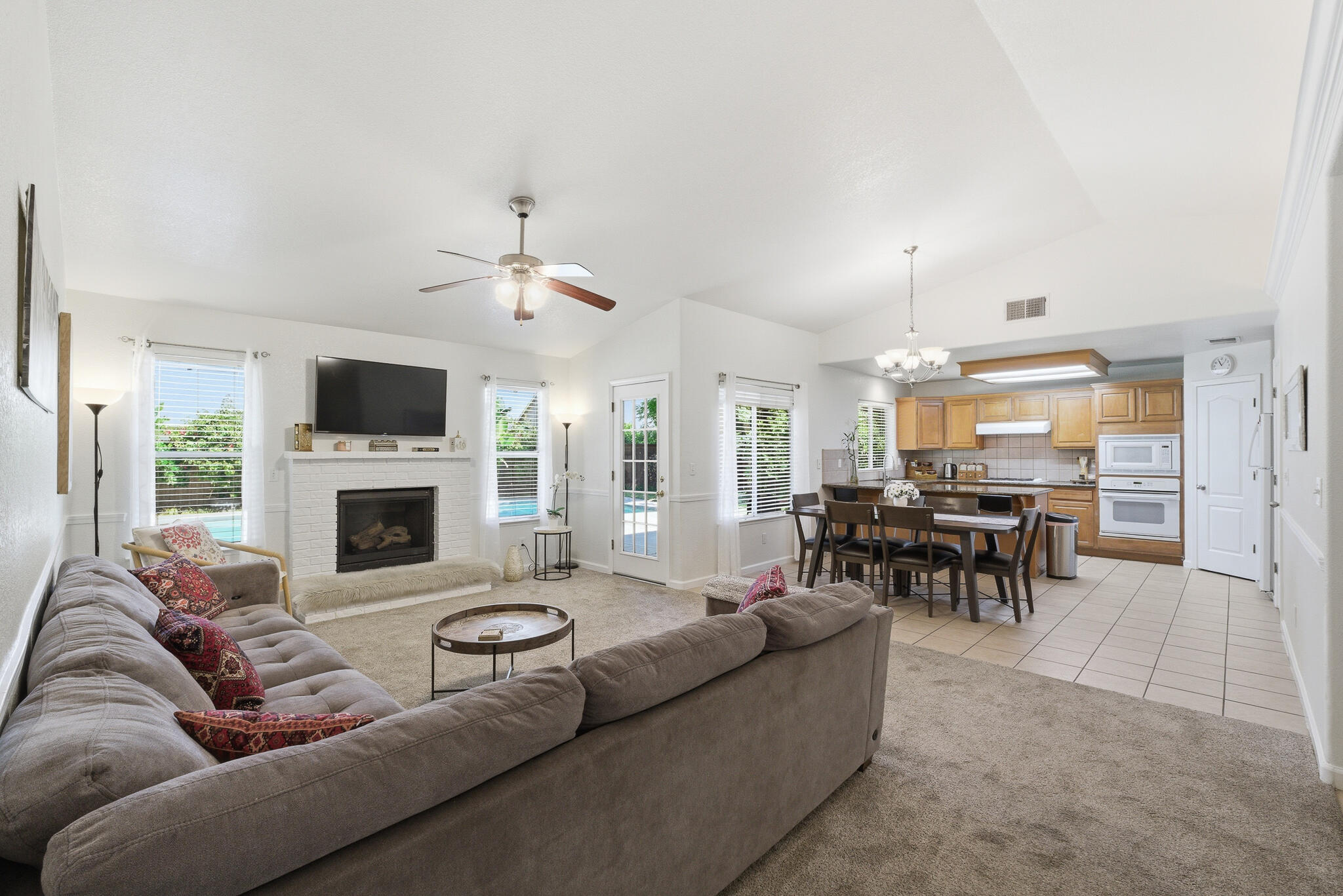 5240 W Wren Ct, Visalia, CA 93291