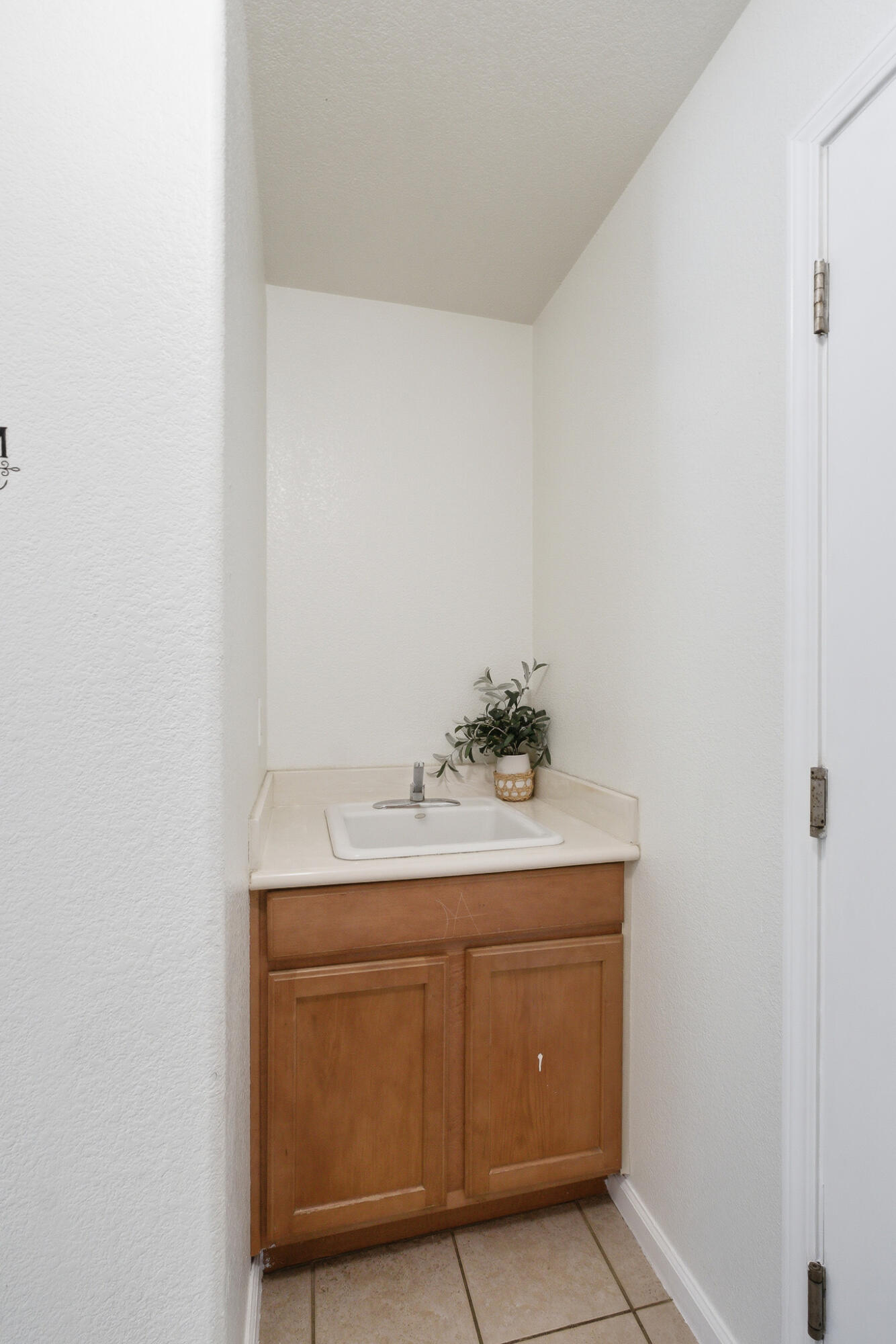 5240 W Wren Ct, Visalia, CA 93291