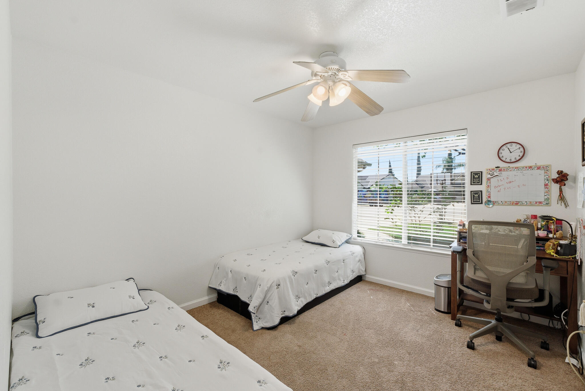 5240 W Wren Ct, Visalia, CA 93291