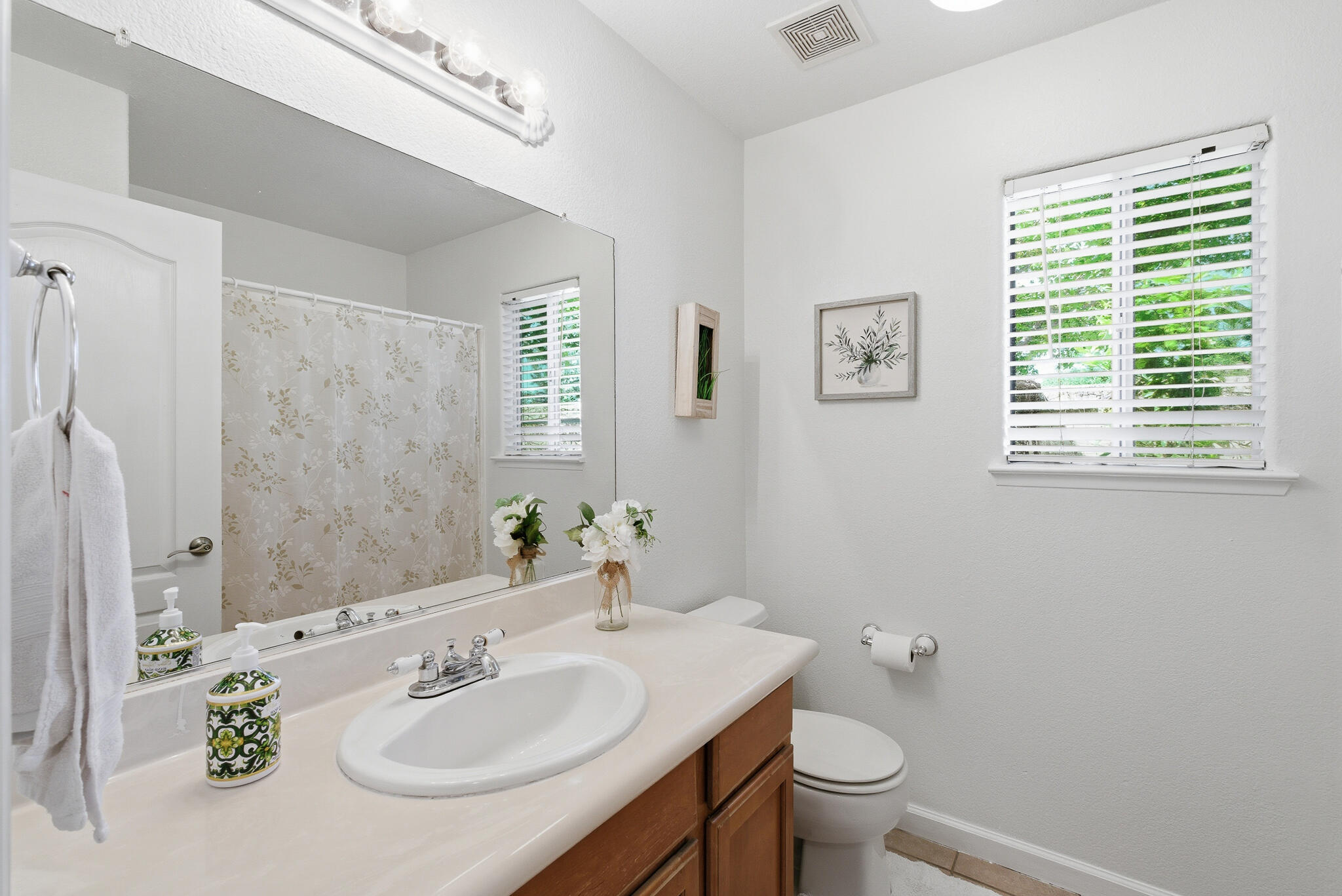 5240 W Wren Ct, Visalia, CA 93291