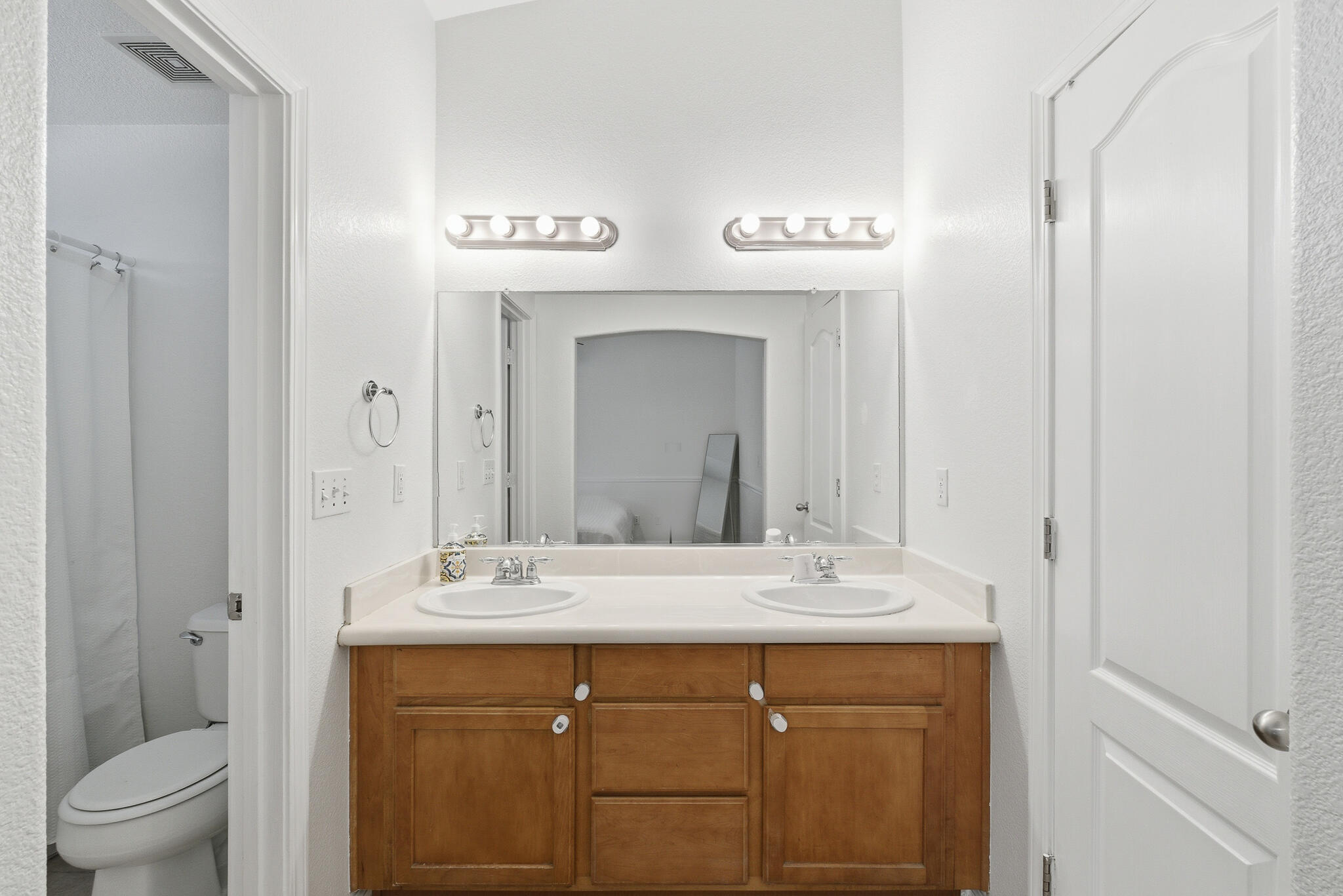 5240 W Wren Ct, Visalia, CA 93291