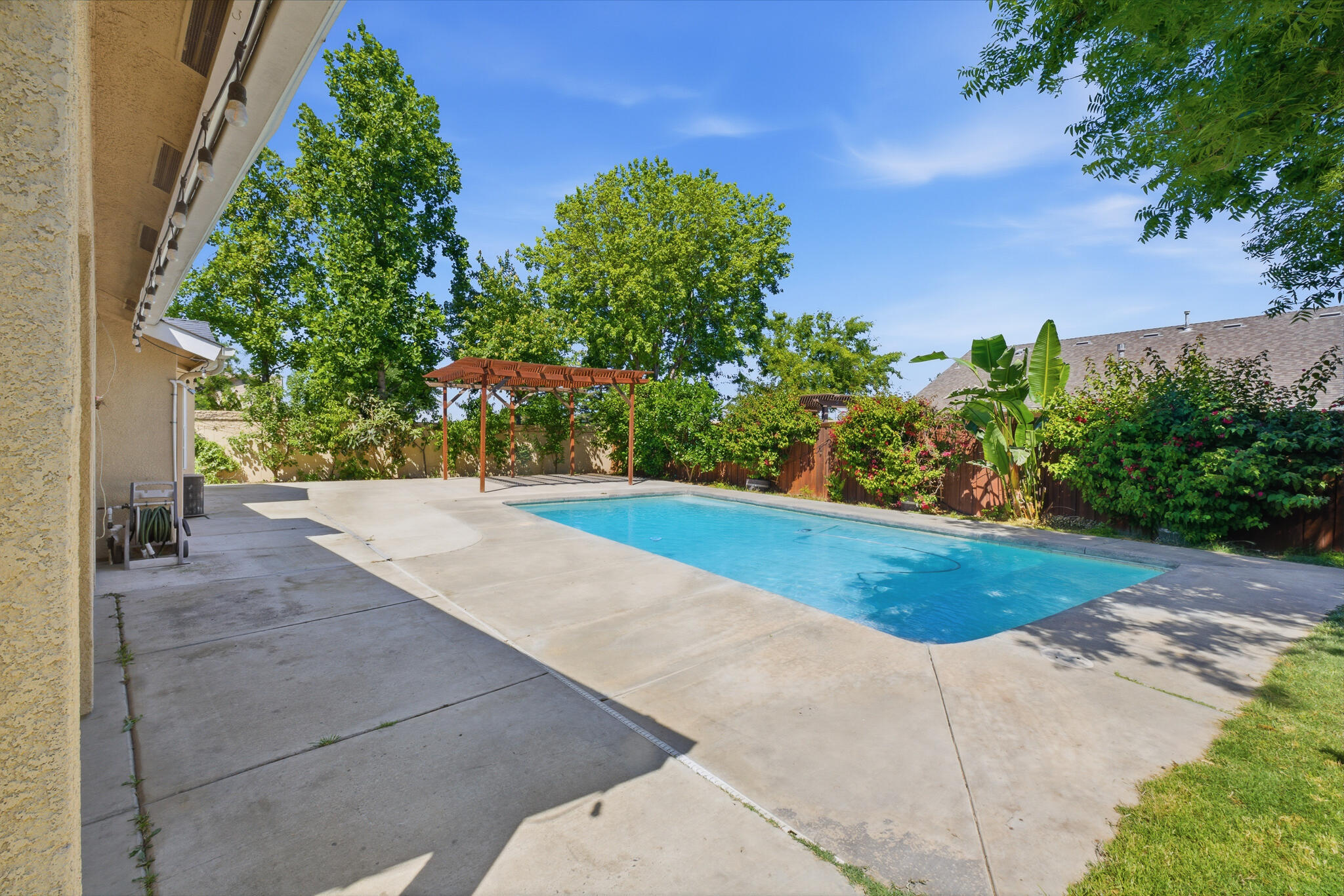 5240 W Wren Ct, Visalia, CA 93291