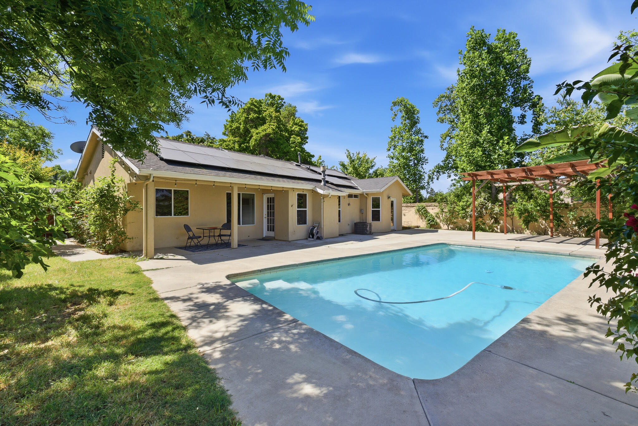 5240 W Wren Ct, Visalia, CA 93291