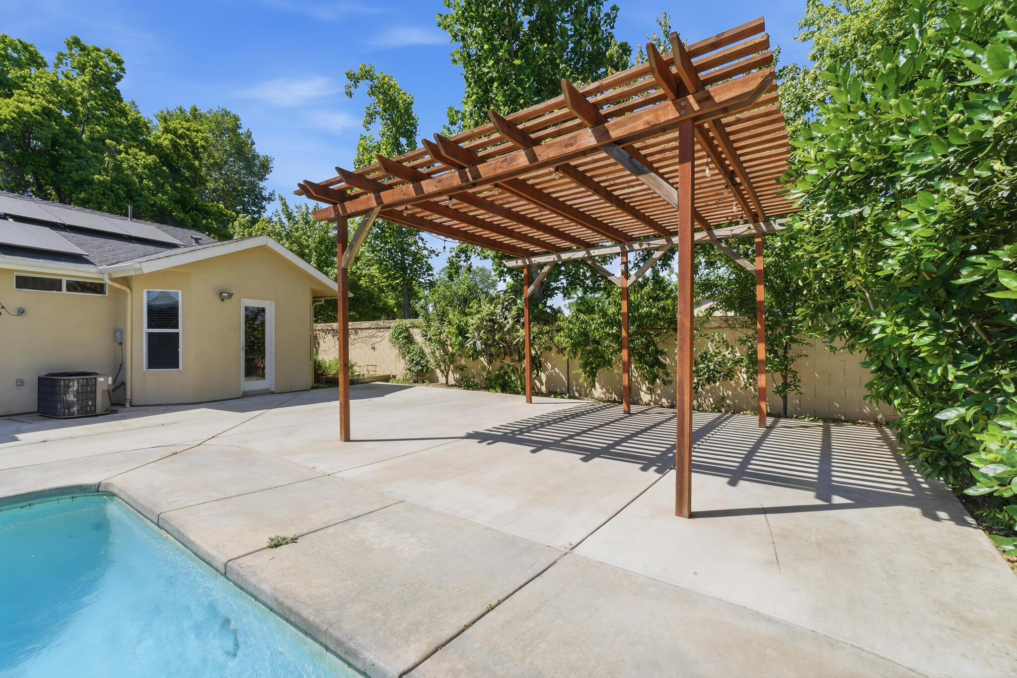 5240 W Wren Ct, Visalia, CA 93291