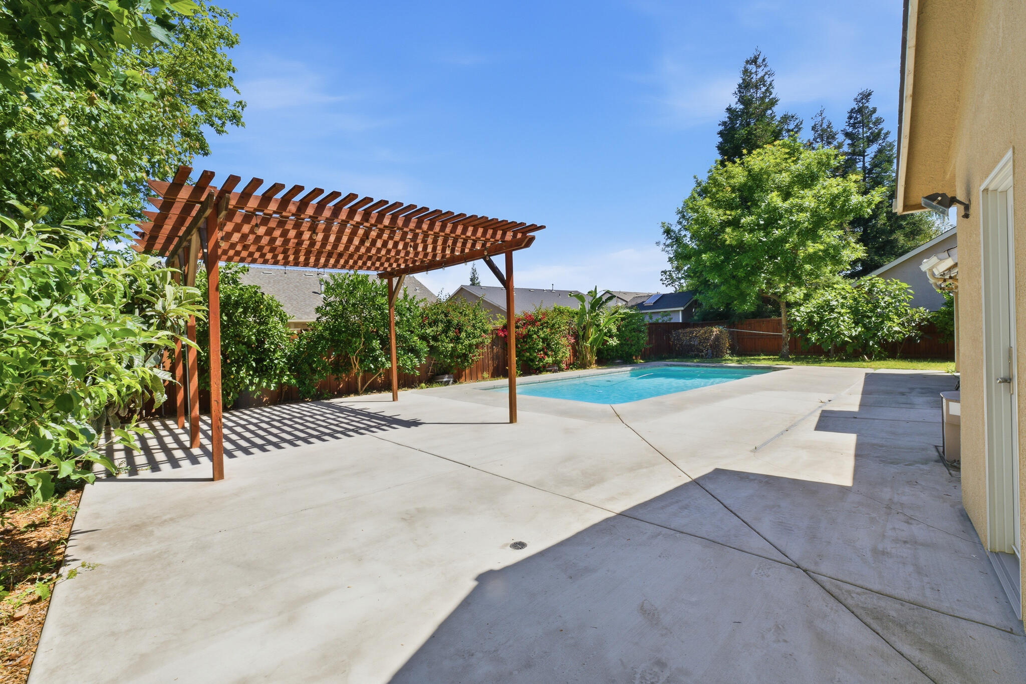 5240 W Wren Ct, Visalia, CA 93291