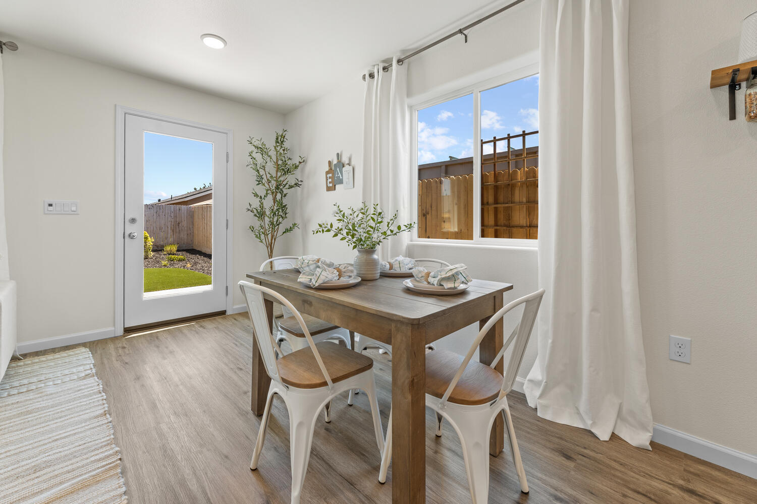 30594 Marigold Rd, Visalia, CA 93291