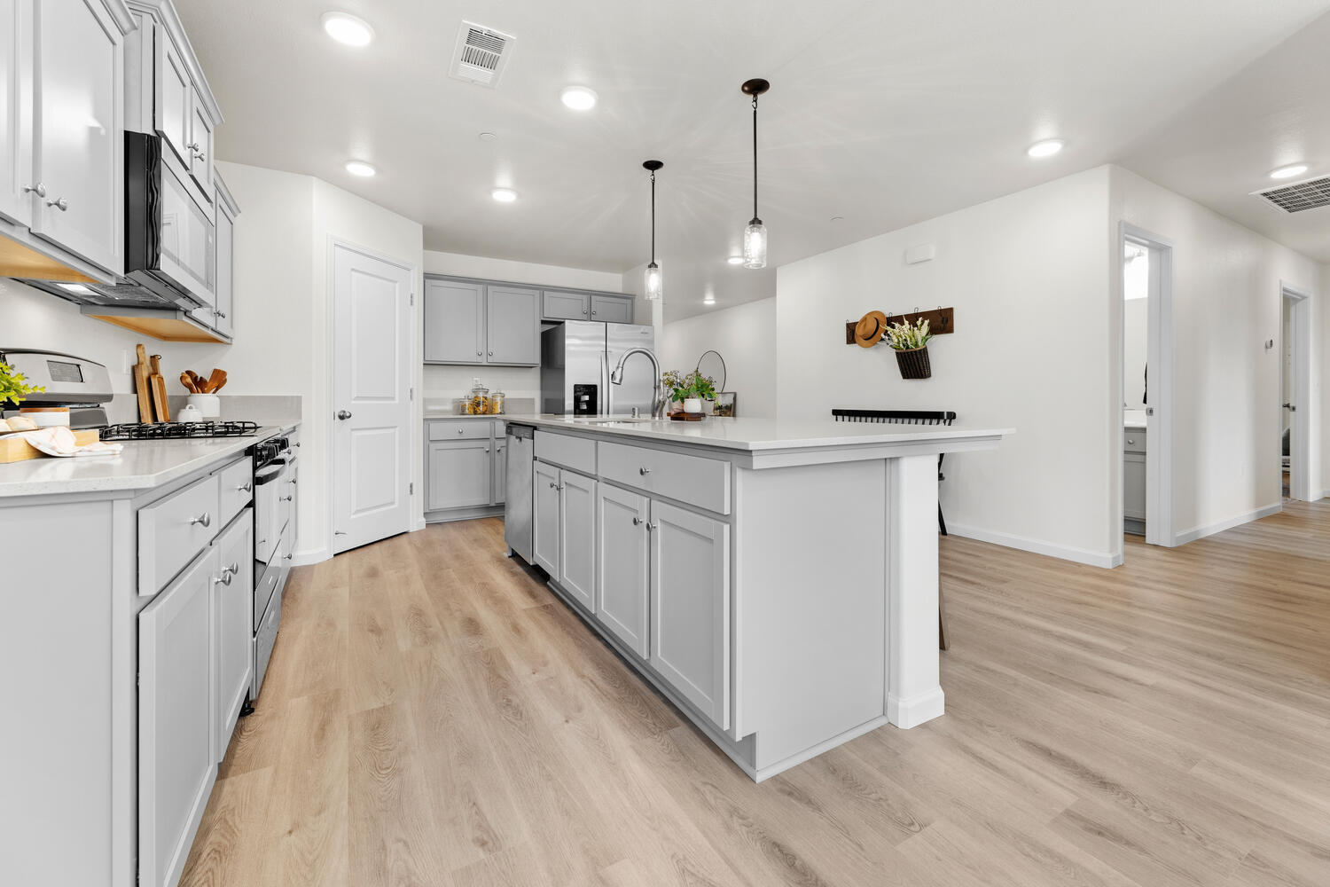 30611 Marigold Rd, Visalia, CA 93291